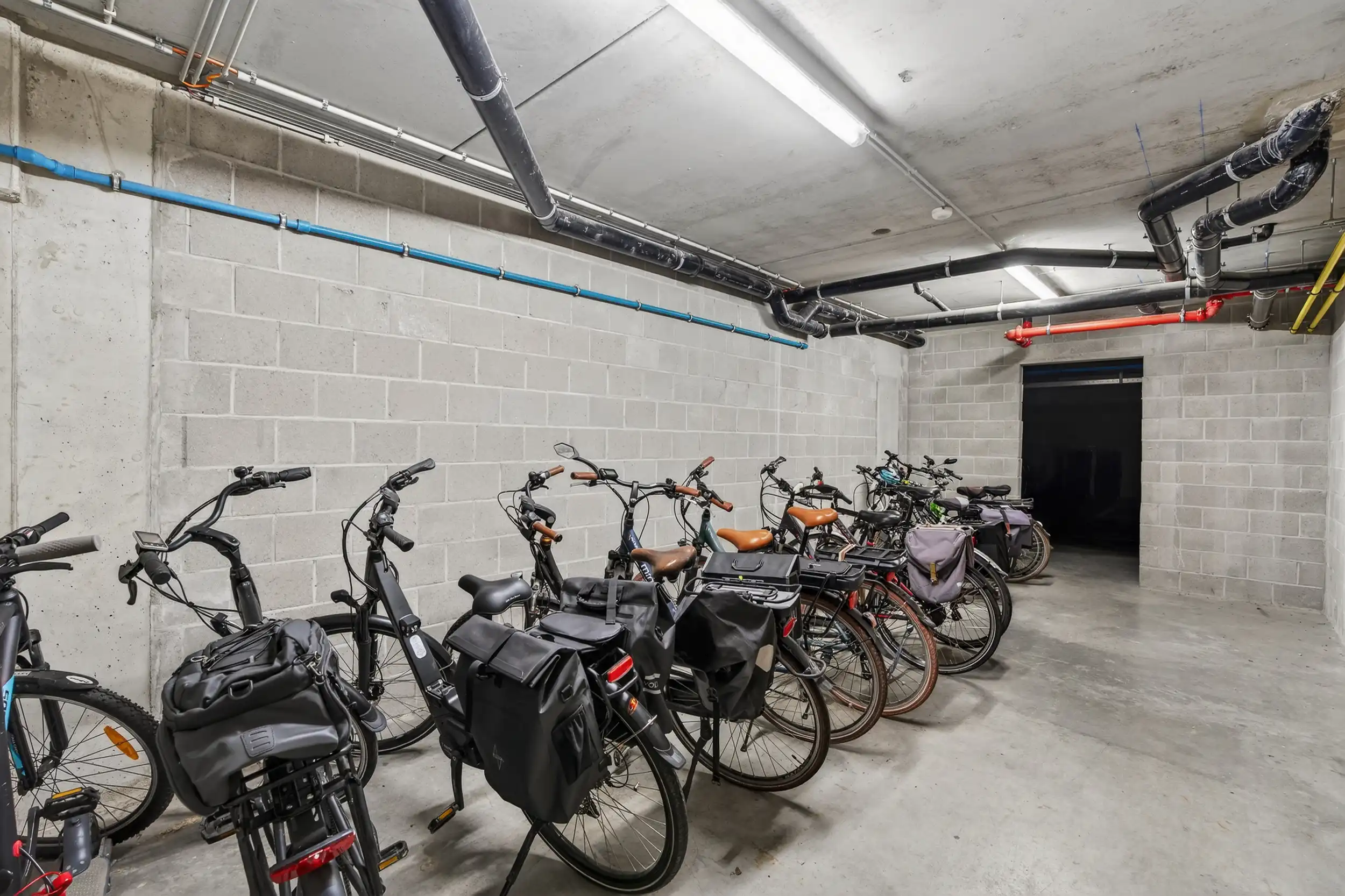 Lichtrijk appartement op centrale ligging te Dikkelvenne foto 13