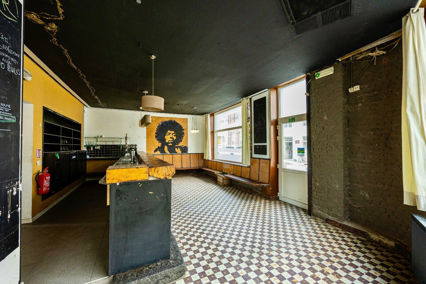 Veelzijdige opbrengsteigendom met café, appartement en topligging in Dworp foto 6