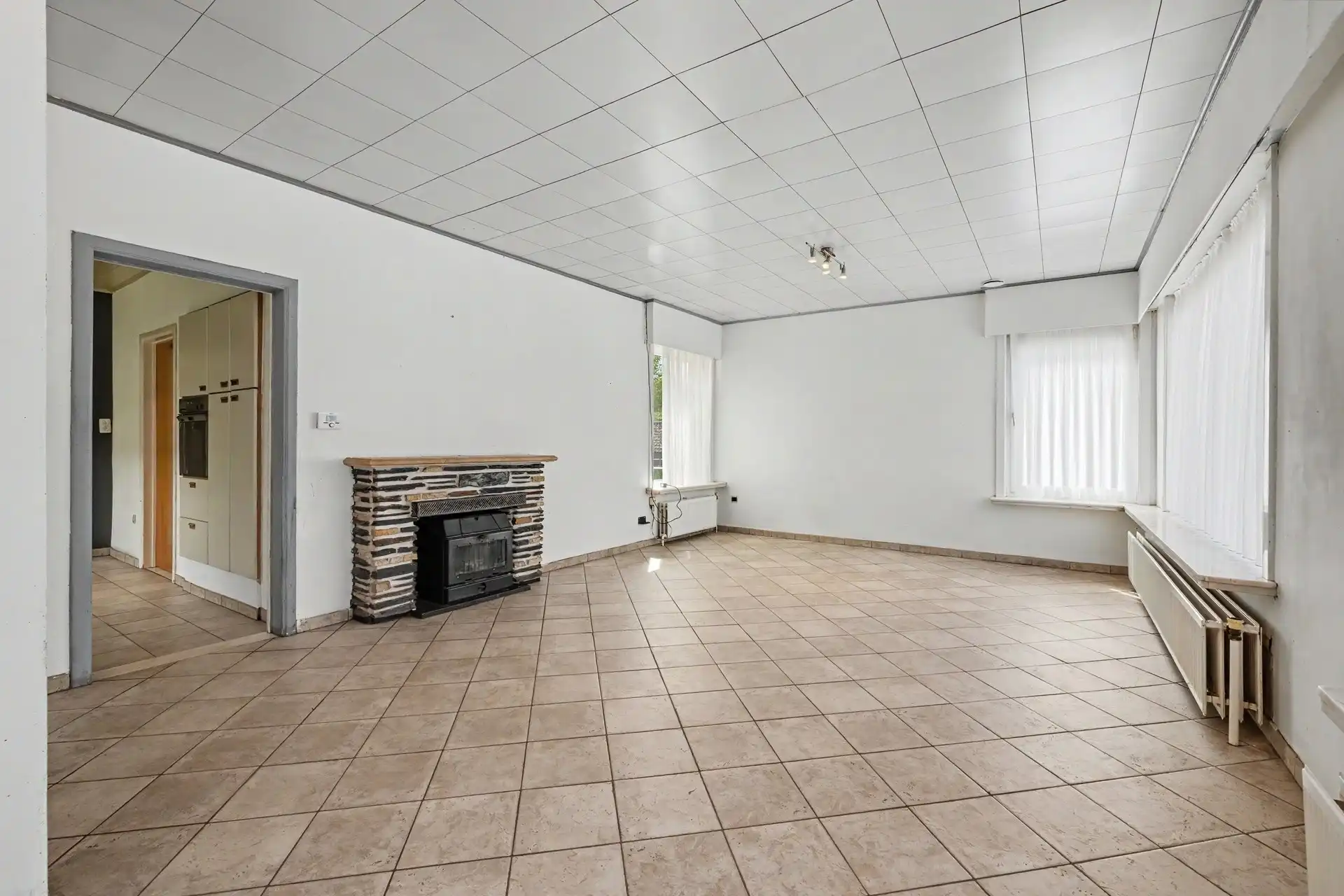 Uitstekend gelegen open bebouwing type bungalow met prachtig uitzicht foto 2