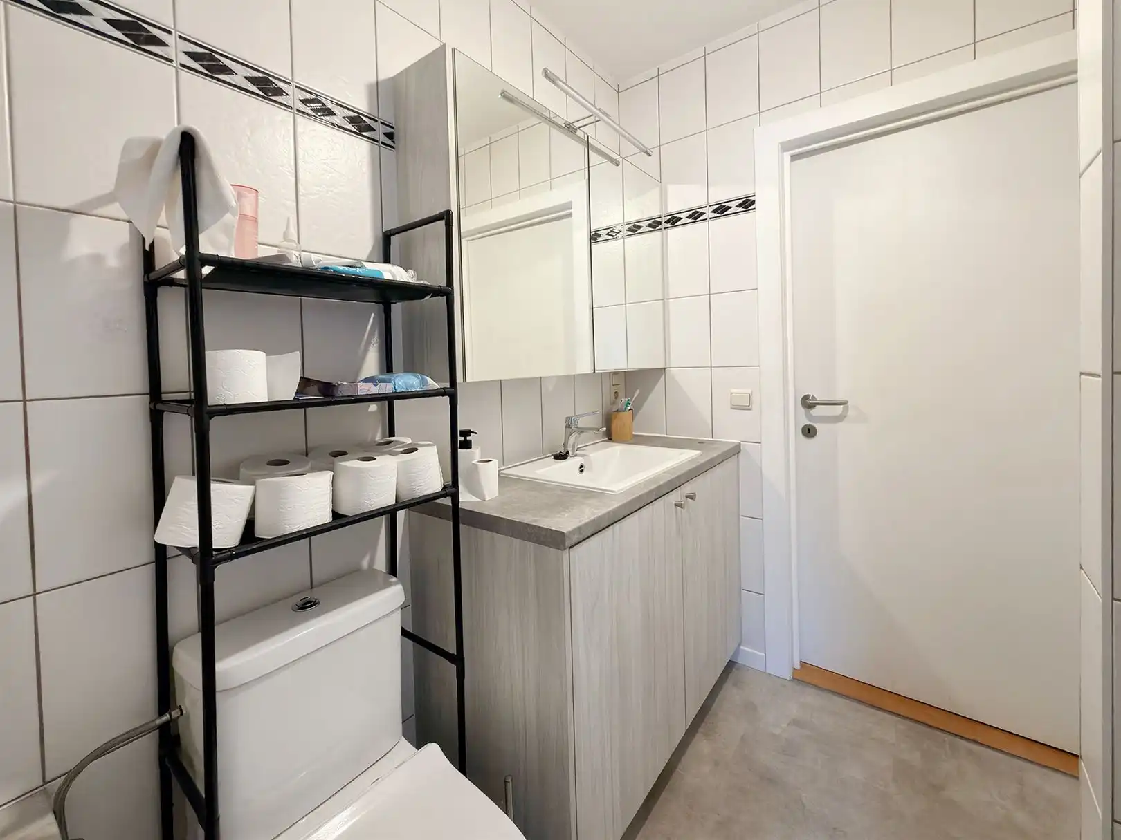 Handelsgelijkvloers, 3 appartementen en eigen parking!! foto 41