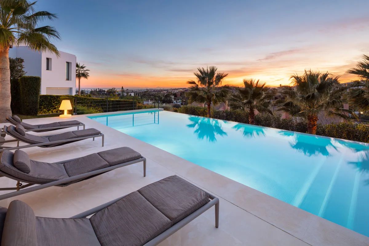 Spectaculaire villa met panoramisch uitzicht in Nueva Andalucía - luxe levensstijl in de iconische golfvallei van Marbella foto 23