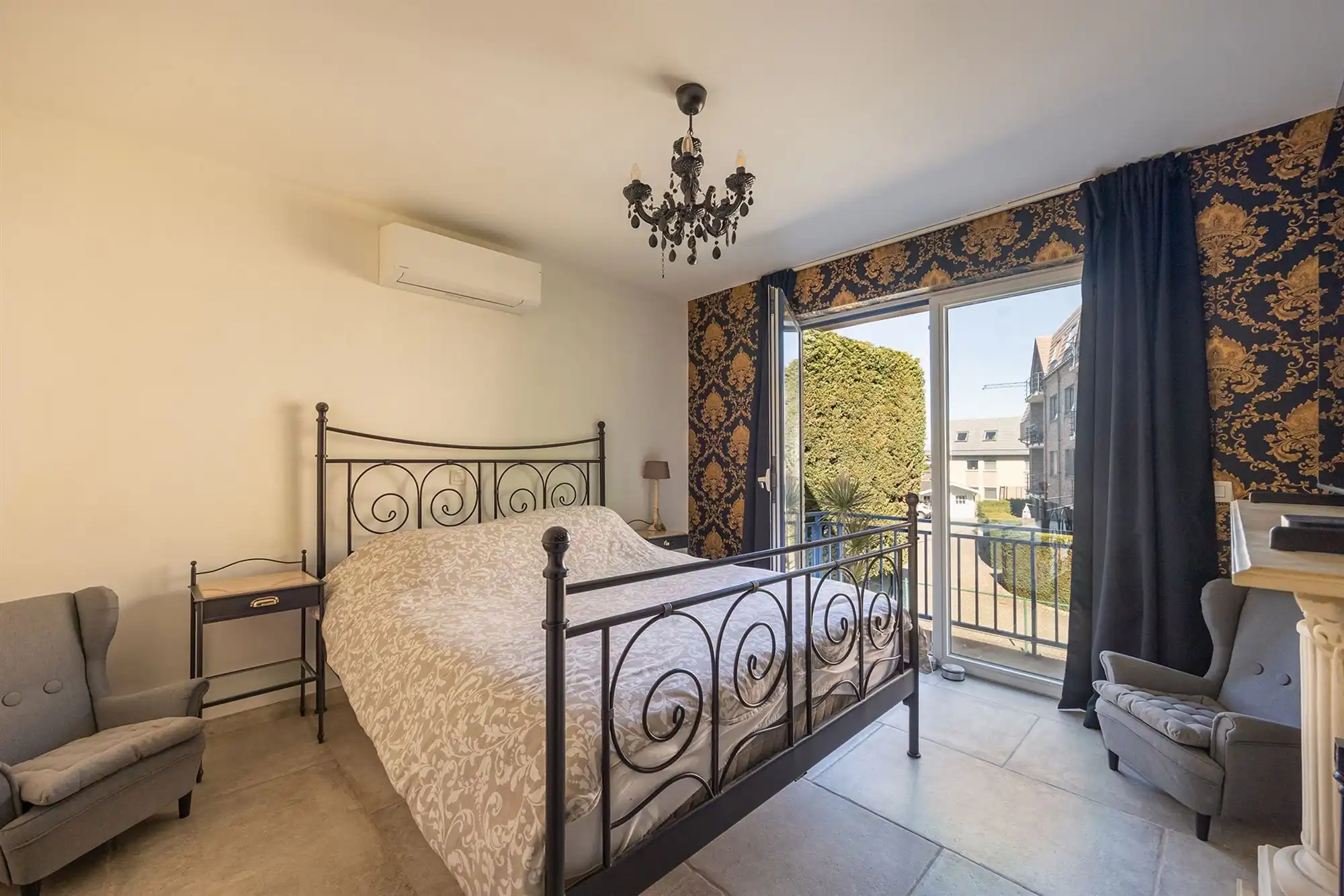 Lichtrijk appartement met terras en garage in Mechelen foto 8