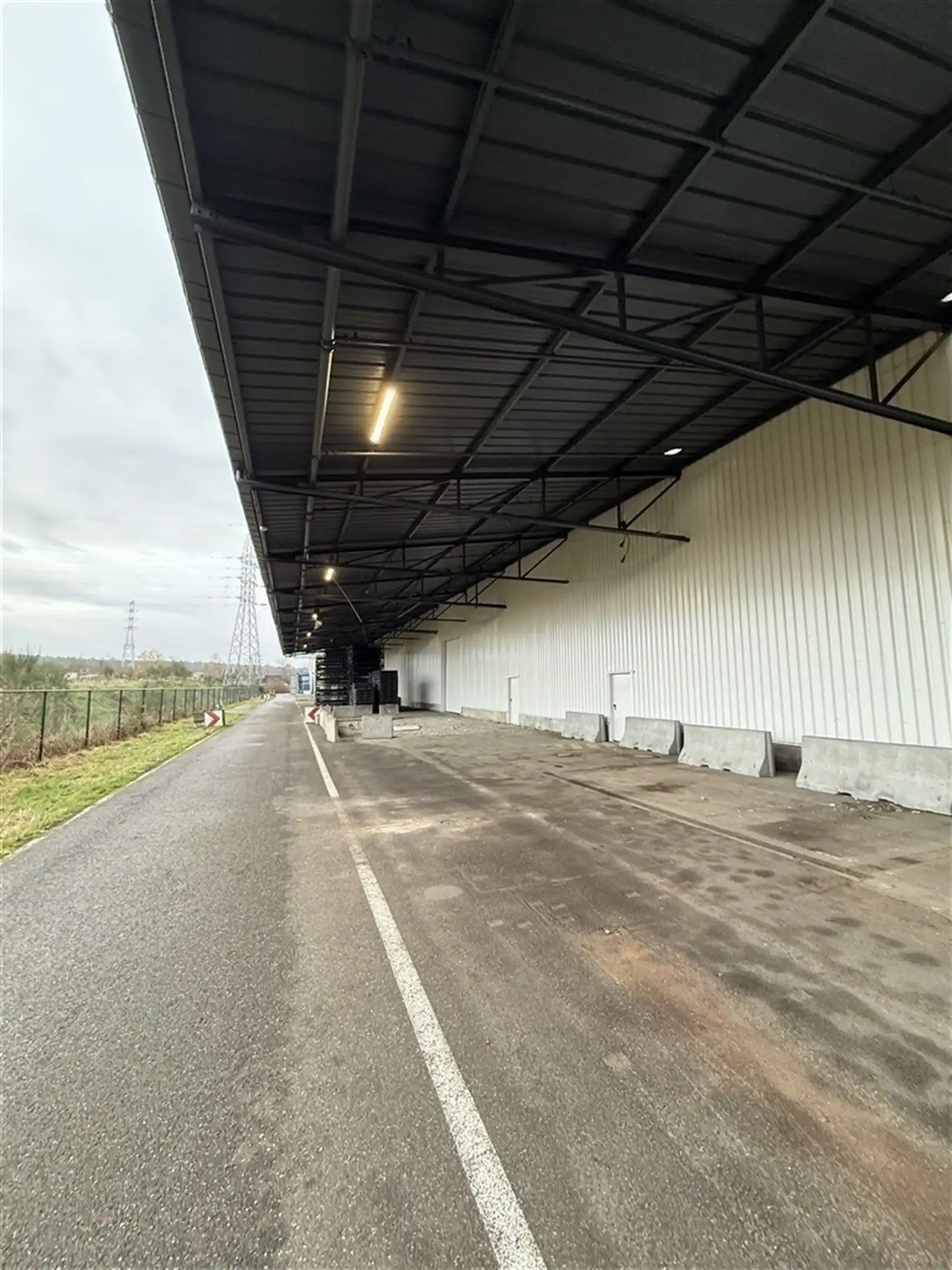 Goed gelezen magazijnen te Genk foto 8