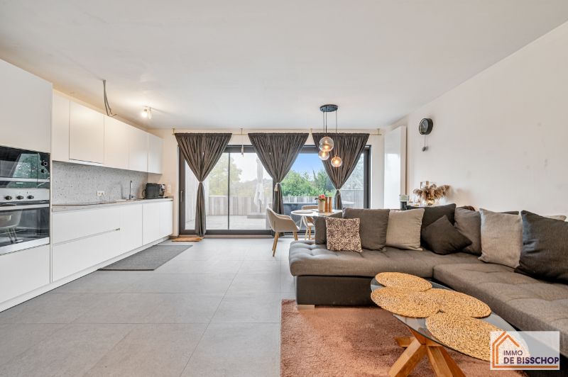 Recente, instapklare woning met groot terras en garage foto 2