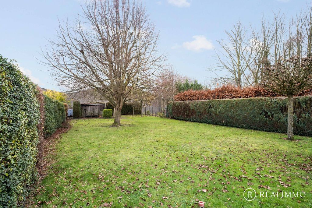 Rustige gezinswoning op 789m² foto 3