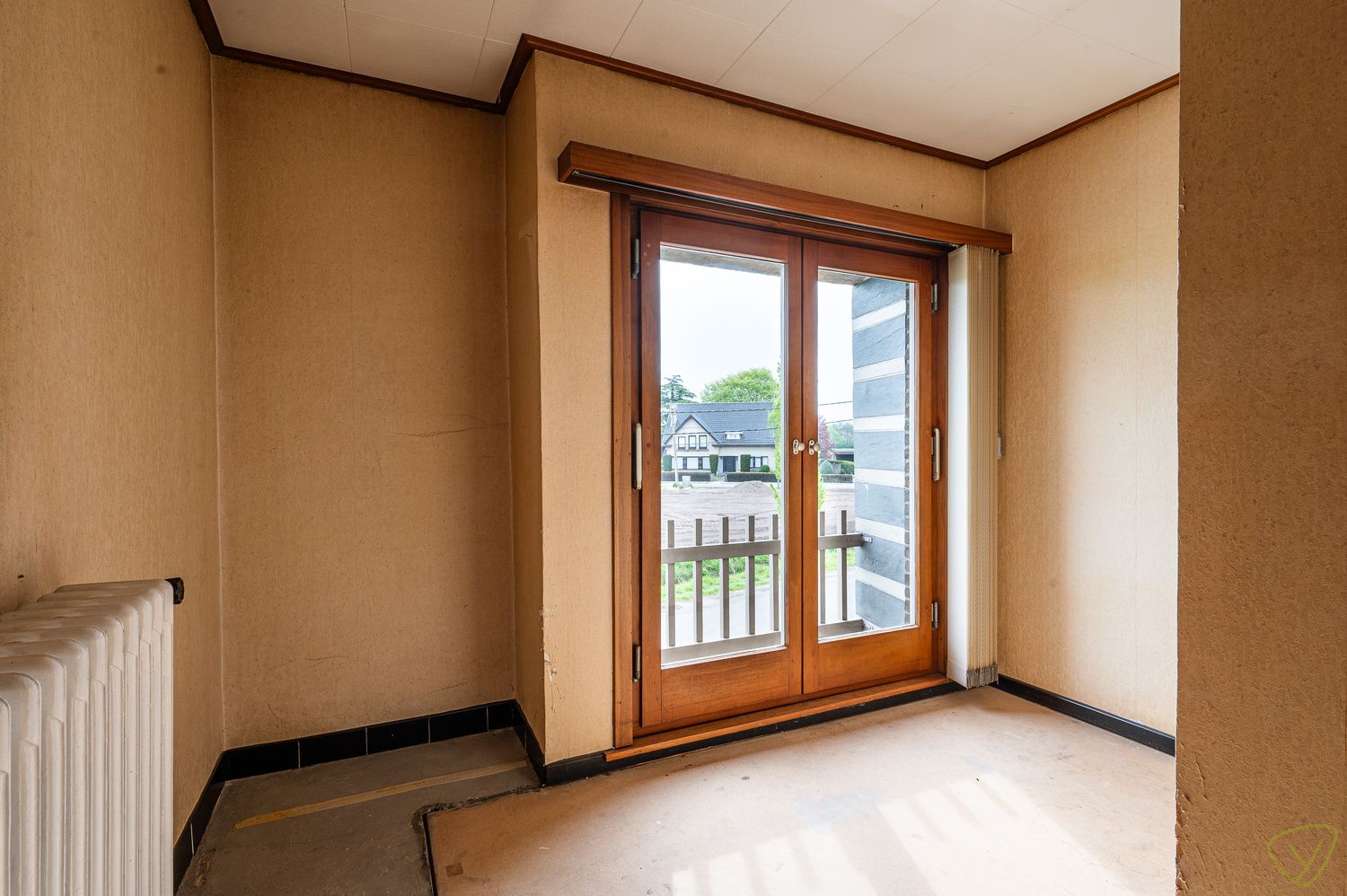 Verrassend ruime te renoveren woning te Oosteeklo! foto 13