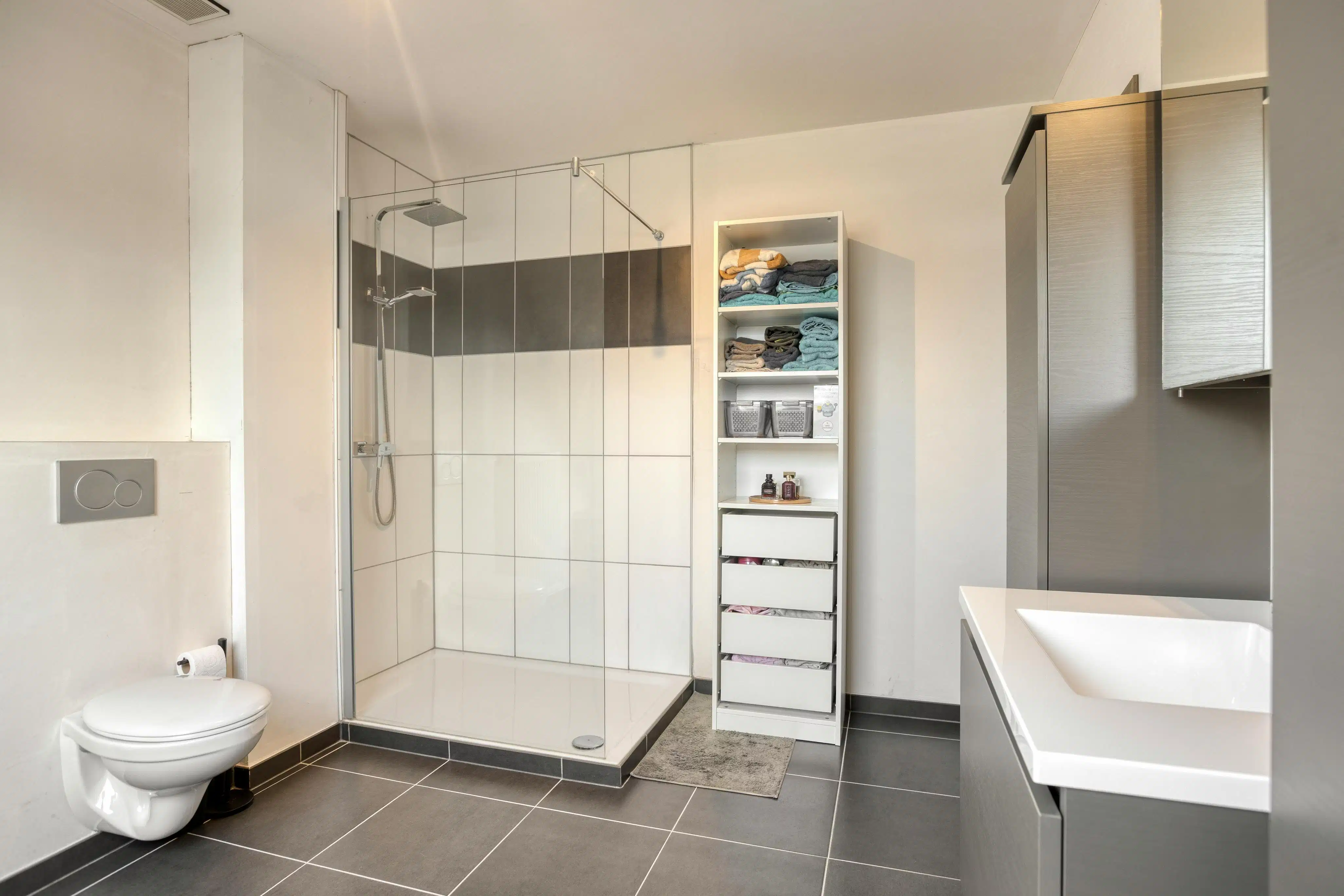 Halfopen huis te koop in Ieper met 3 kamers, garage en tuin foto 31