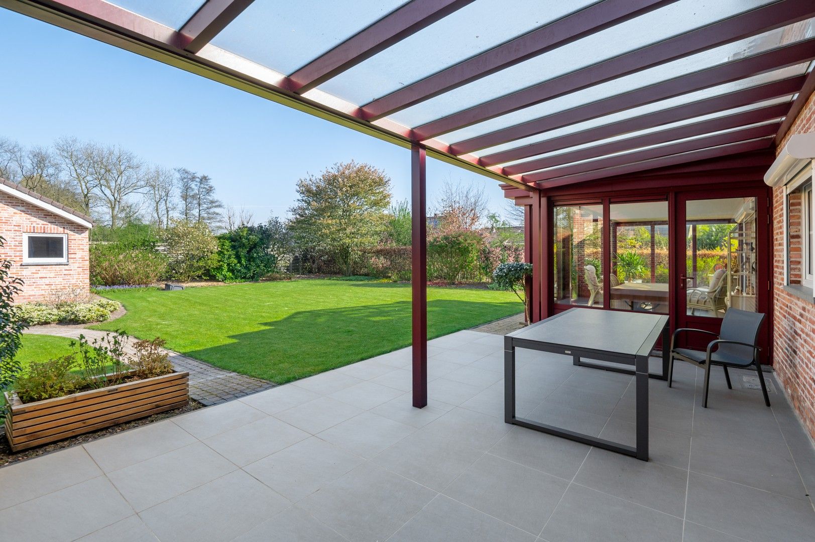 Aangename villa met heerlijke veranda in doodlopende straat foto 18