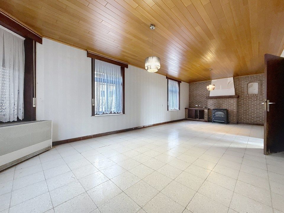 Te renoveren woning met garage op 354m² op Stadenberg foto 3