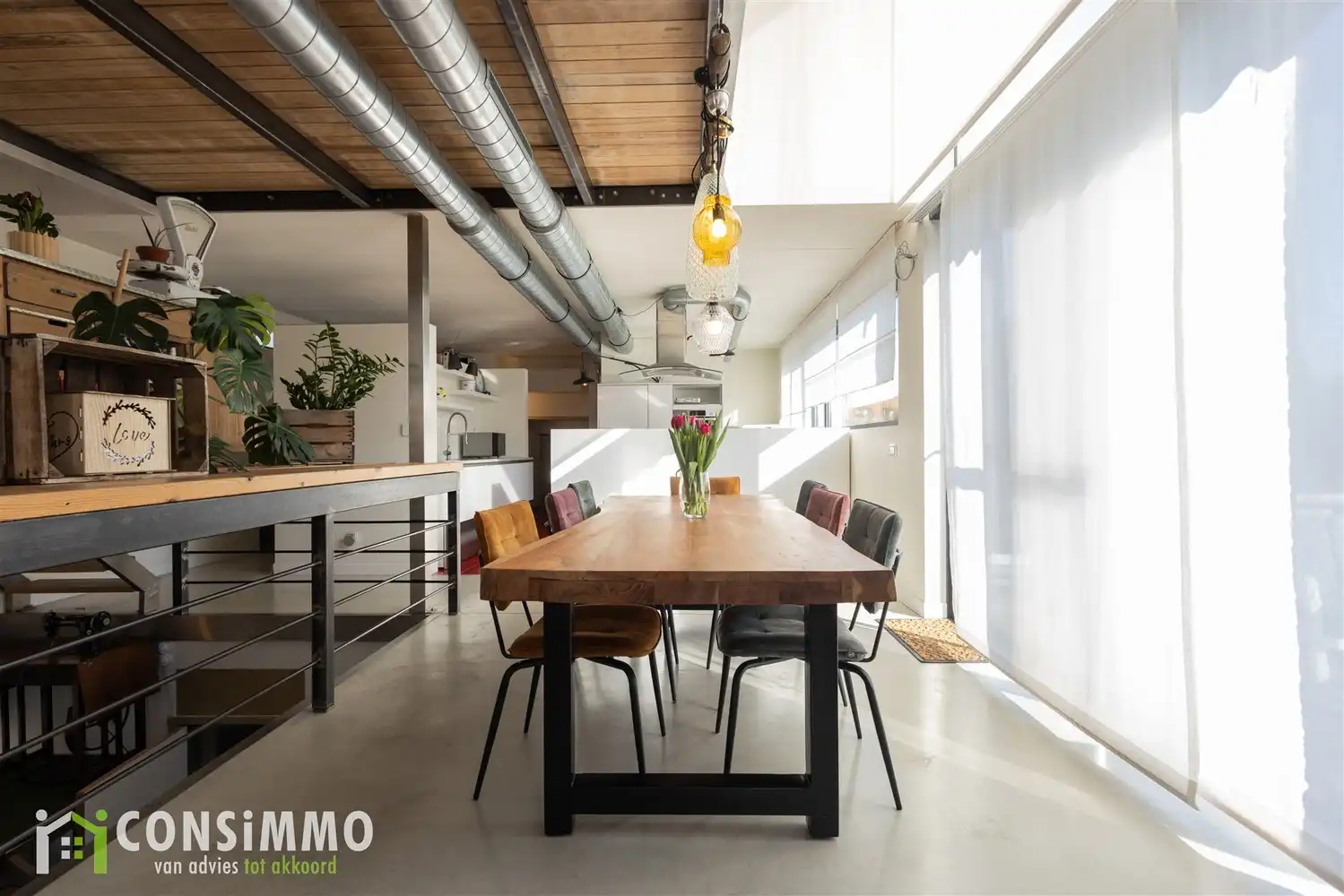 Unieke woning met een karaktervolle industrieel-landelijke architectuur foto 11