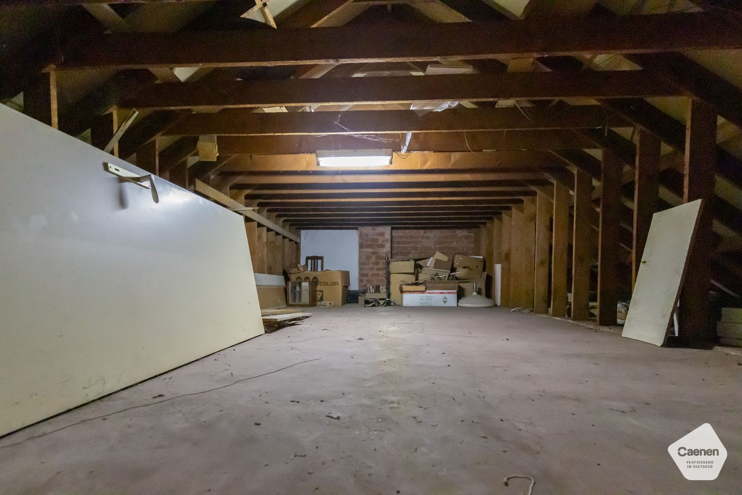 Te renoveren woning met 3 slaapkamers, inpandige garage en mooie uitgestrekte tuin! foto 13