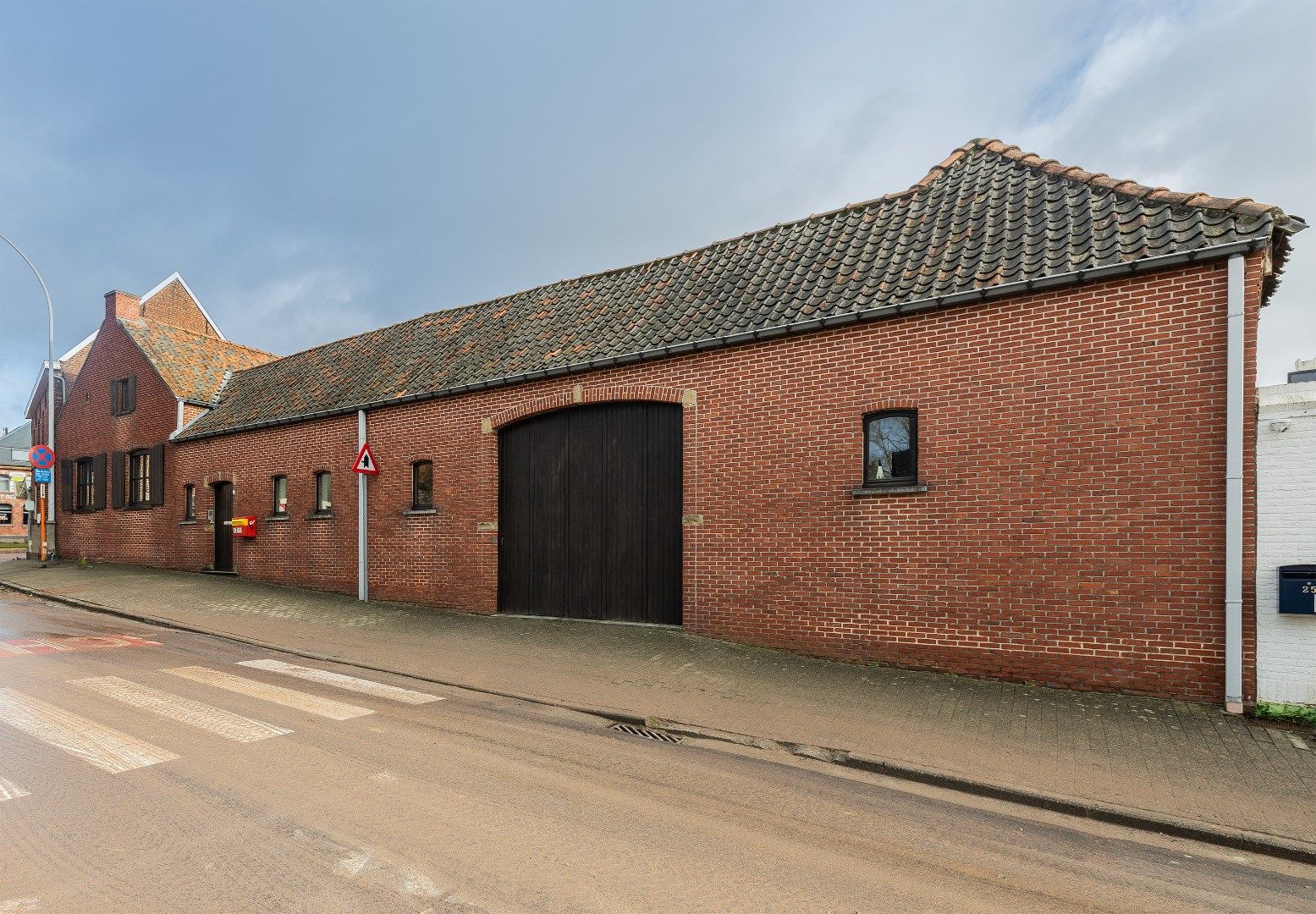 Unieke hoeve in de dorpskern van Steenhuize foto 8