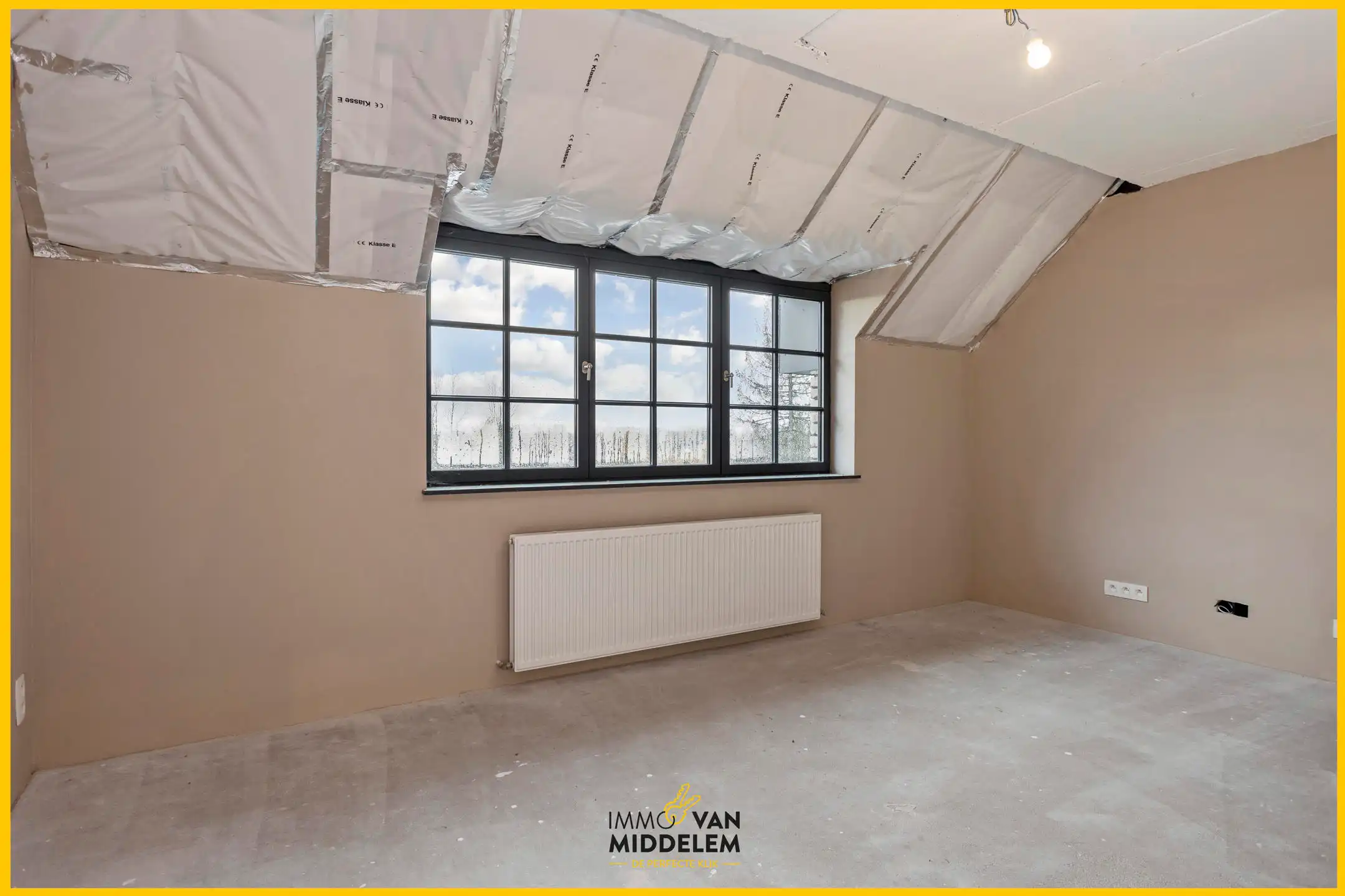 AF TE WERKEN NIEUWBOUWWONING MET COMMERCIELE GELIJKVLOERS foto 12