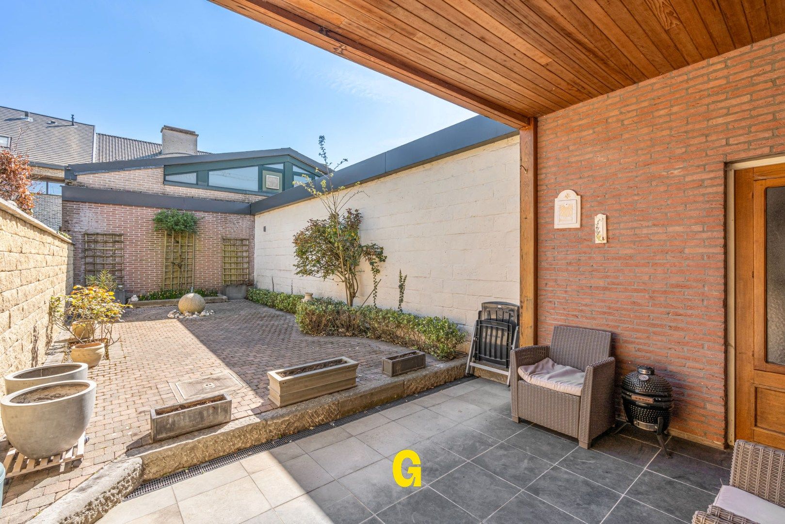 Netjes verzorgde halfopen woning met ruime garage vlakbij het centrum van Munsterbilzen foto 21