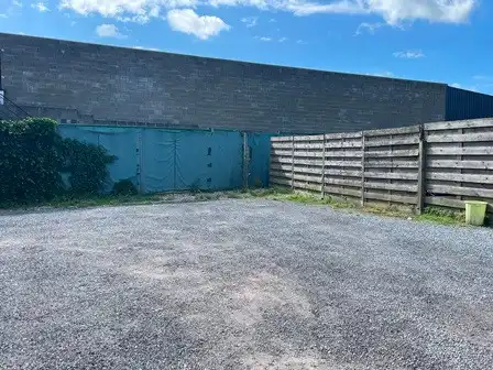 Gelijkvloers handelspand met parkings foto 9