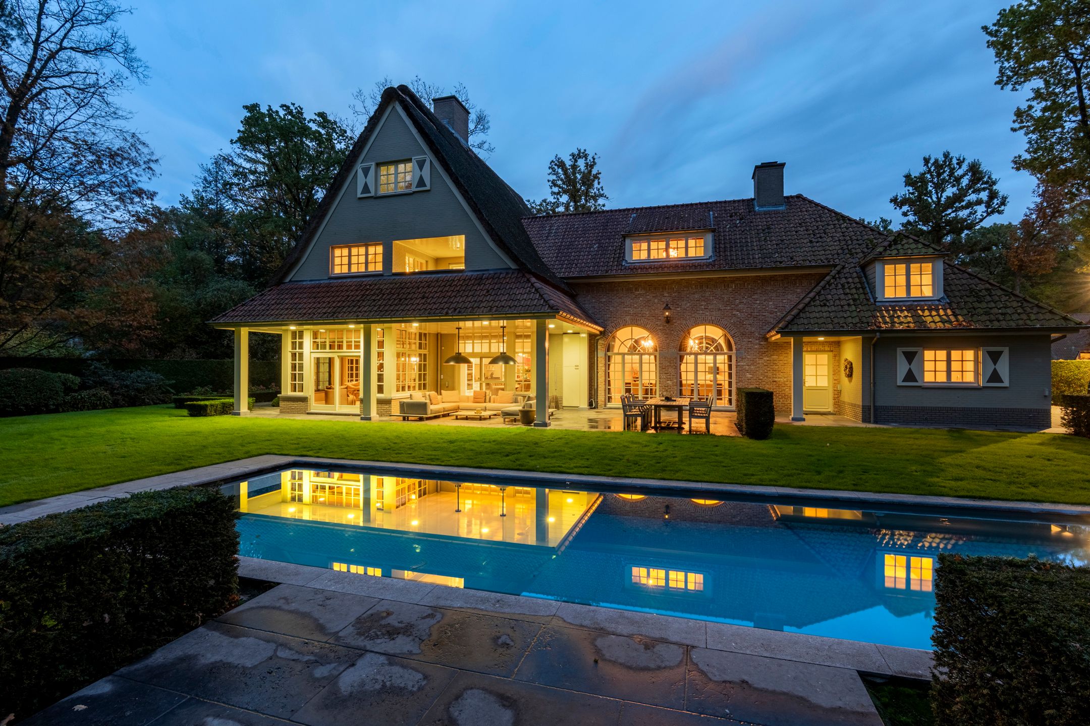 Rietgedekte en tot in de puntjes afgewerkte klassevilla foto 48