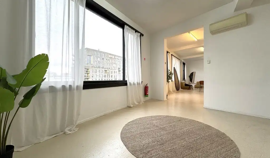 Kantoor in loftstijl te huur aan Ijzerlaanbrug te Antwerpen foto 2