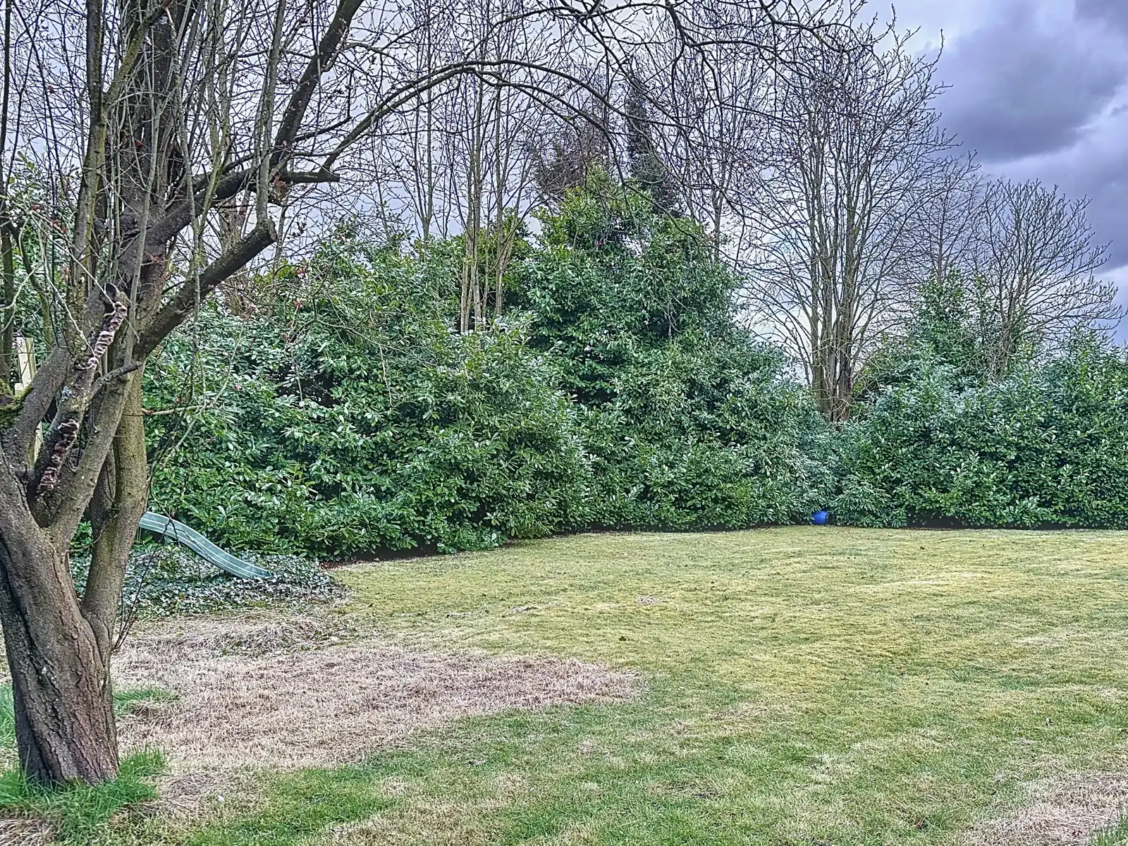 Te renoveren/af te breken laagbouw met zuidtuin nabij de A12 foto 2