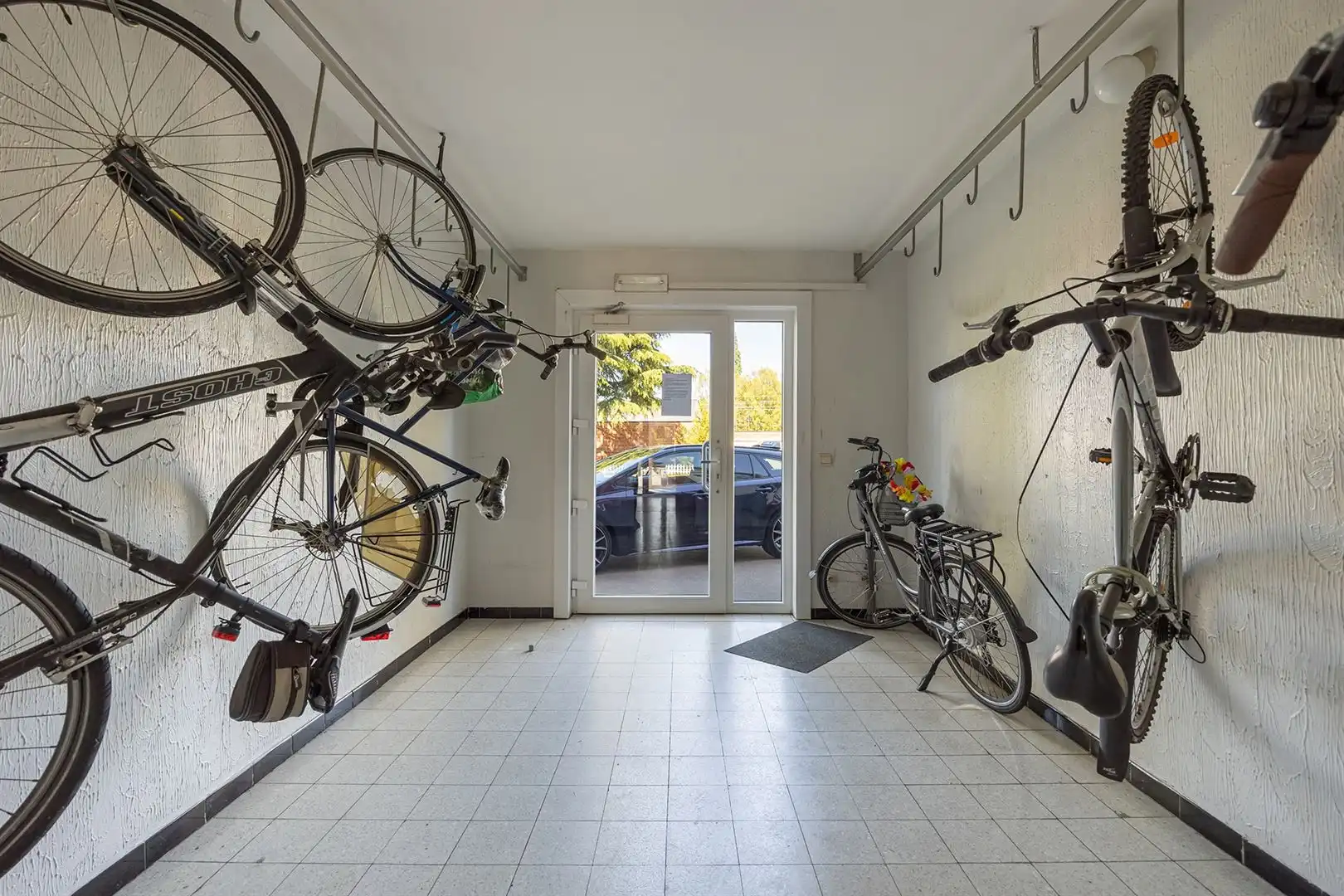 Glkvl. appartement met 2 ruime slaapkamers en garage! foto 19