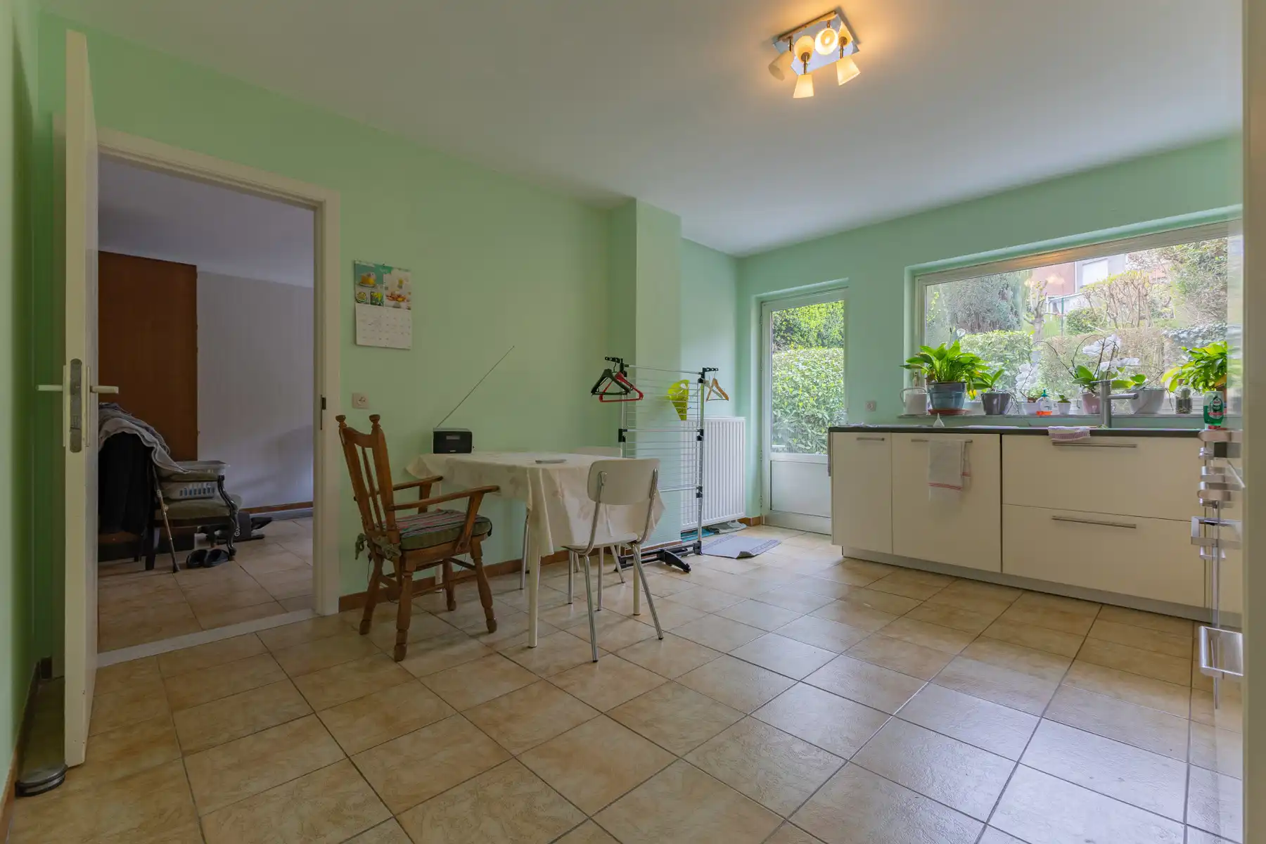 Zeer ruime woning met 5 slaapkamers, garage en tuin foto 12