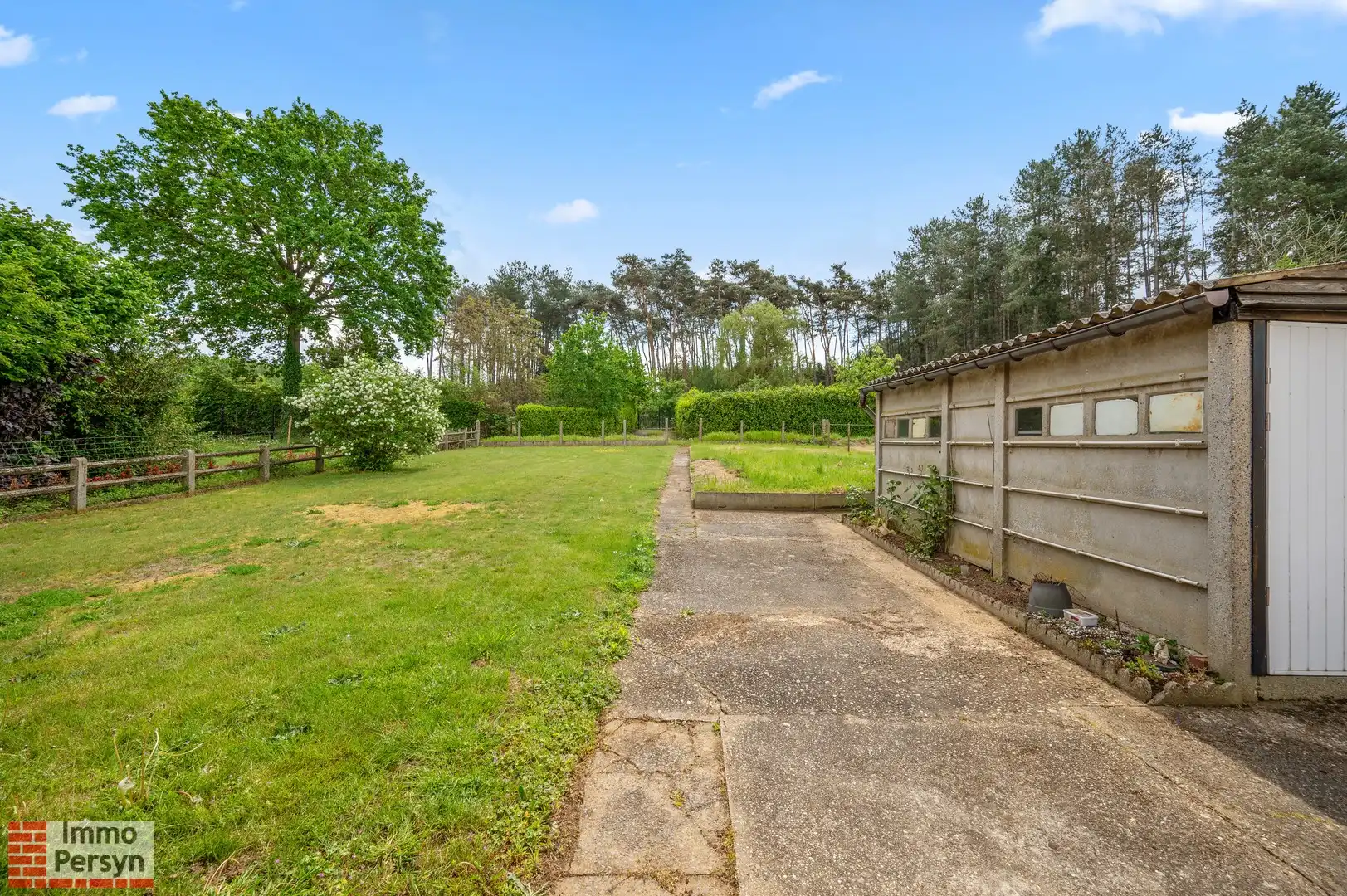 Karaktervolle renovatiewoning met achteruitweg te Messelbroek foto 19
