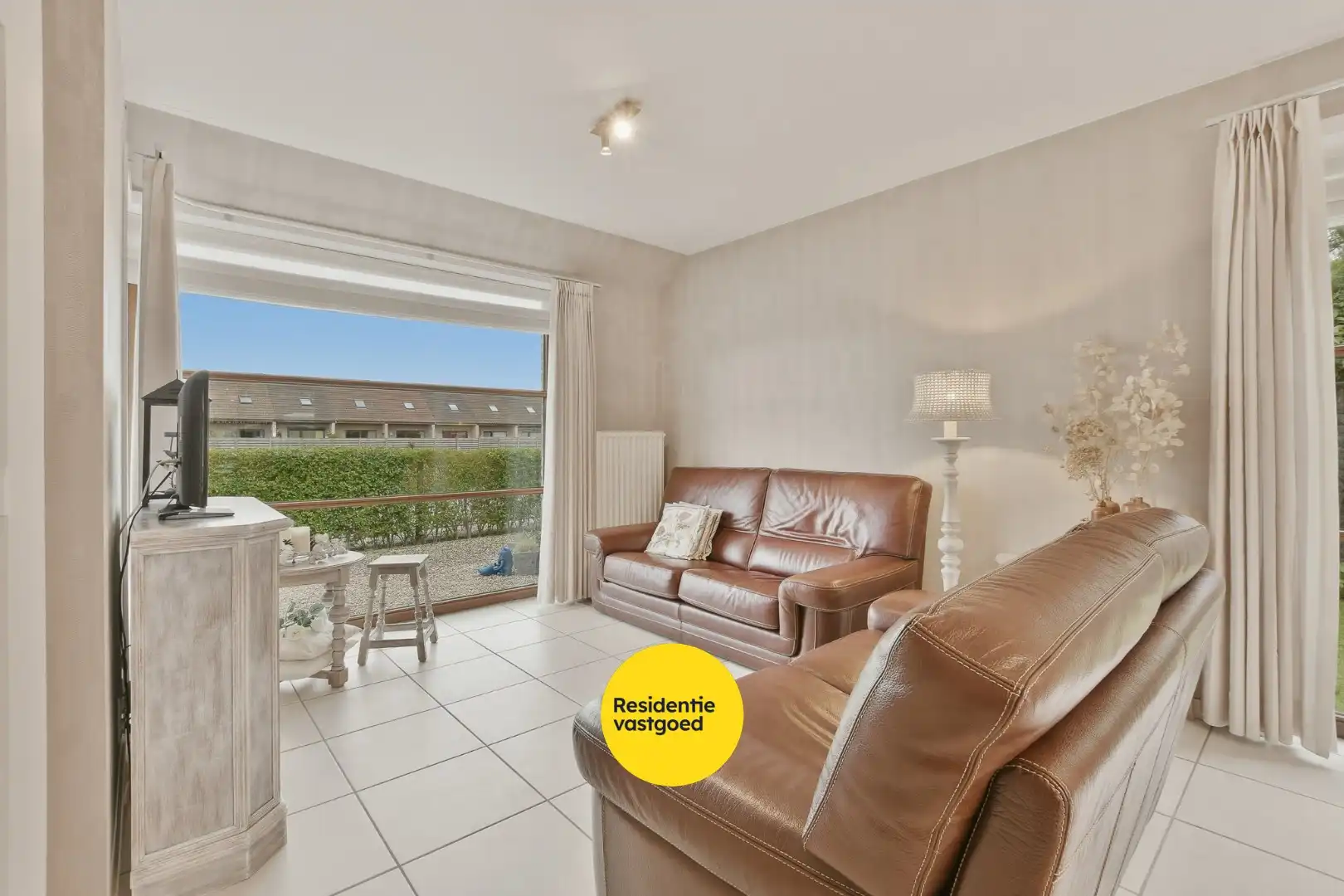 Instapklare halfopen bebouwing met 3 slaapkamers en tuin in De Haan! foto 7