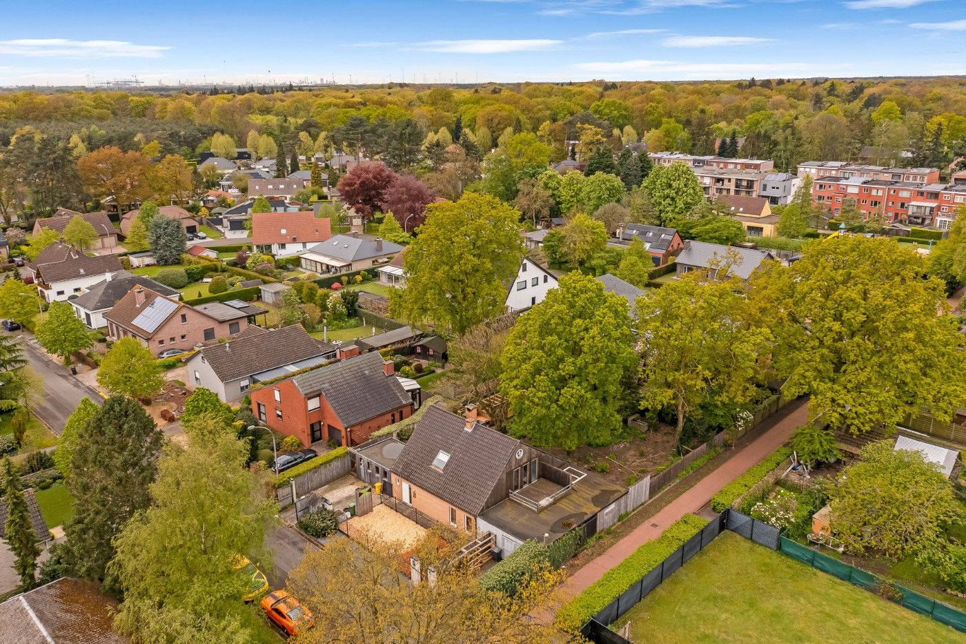 Prachtig gelegen, vrijstaande woning met 4 slpk. en ruime carport op 793m² foto 41