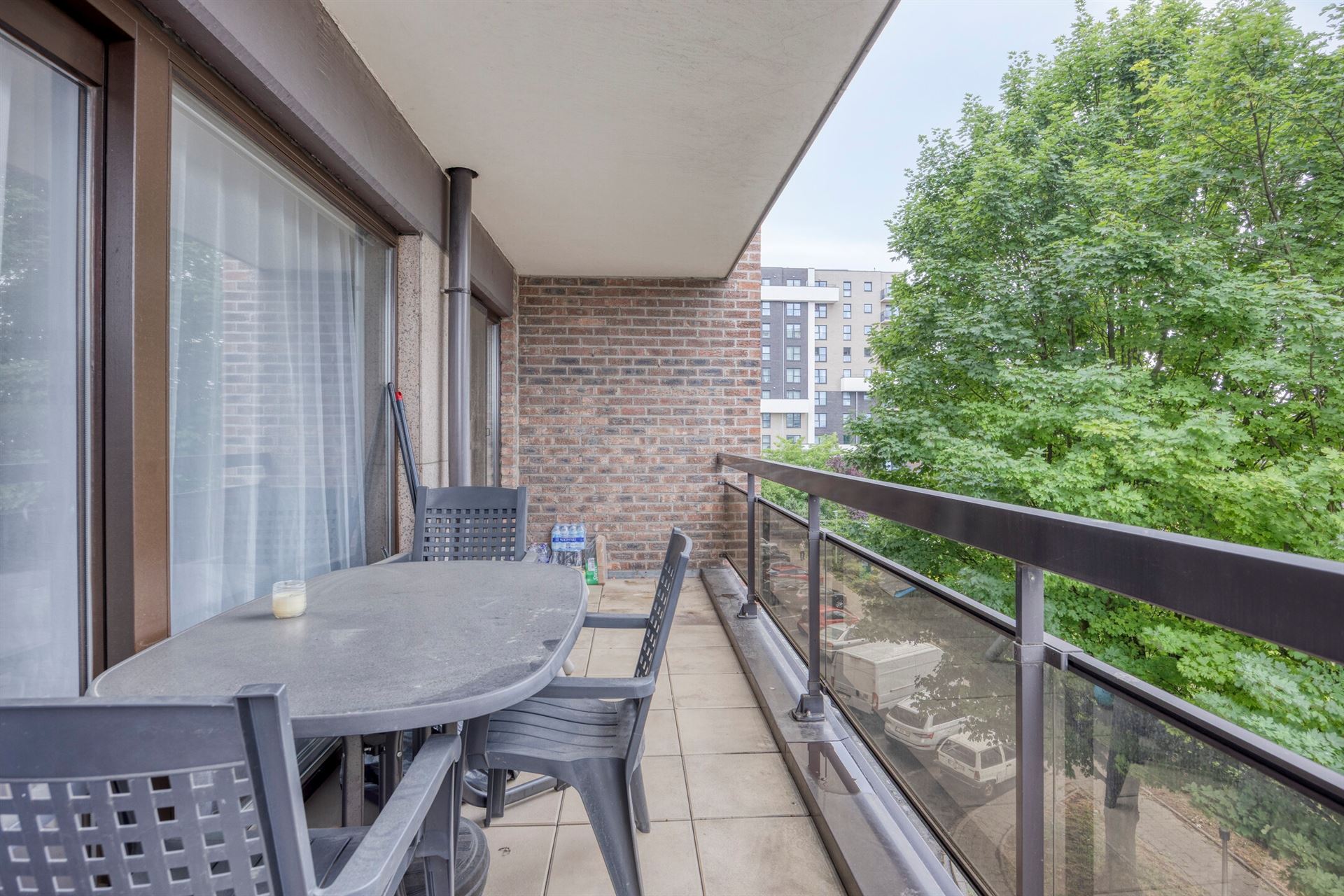 Ruim 2-slaapkamers appartement in goede staat + 30.000 EUR (dubbele garage) foto 15