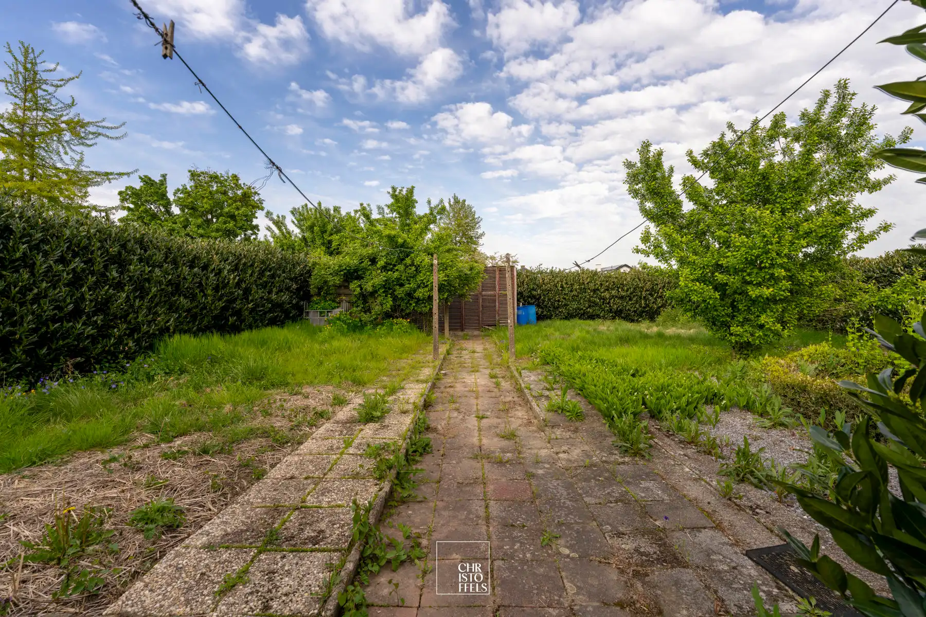 Te renoveren woning (199m²) in een rustige woonomgeving te Lanaken! foto 17