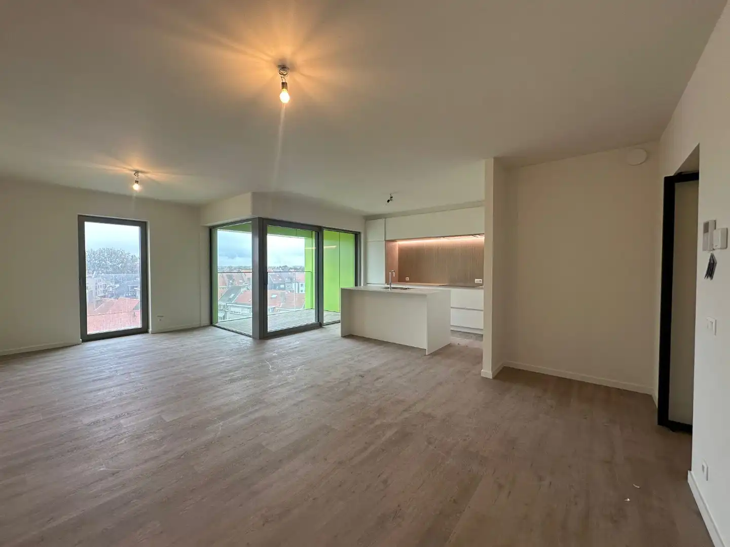 West-georiënteerd twee slaapkamer appartement met ruim en zonnig terras foto {{pictureIndex}}