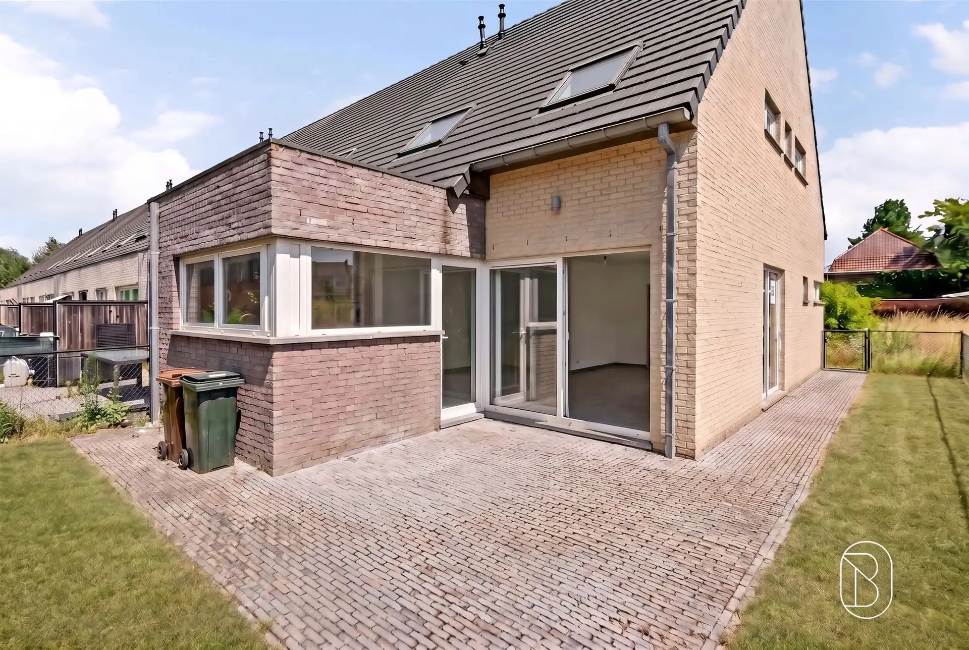 Instapklare HOB met zonnige tuin en 3 SLK! foto 3
