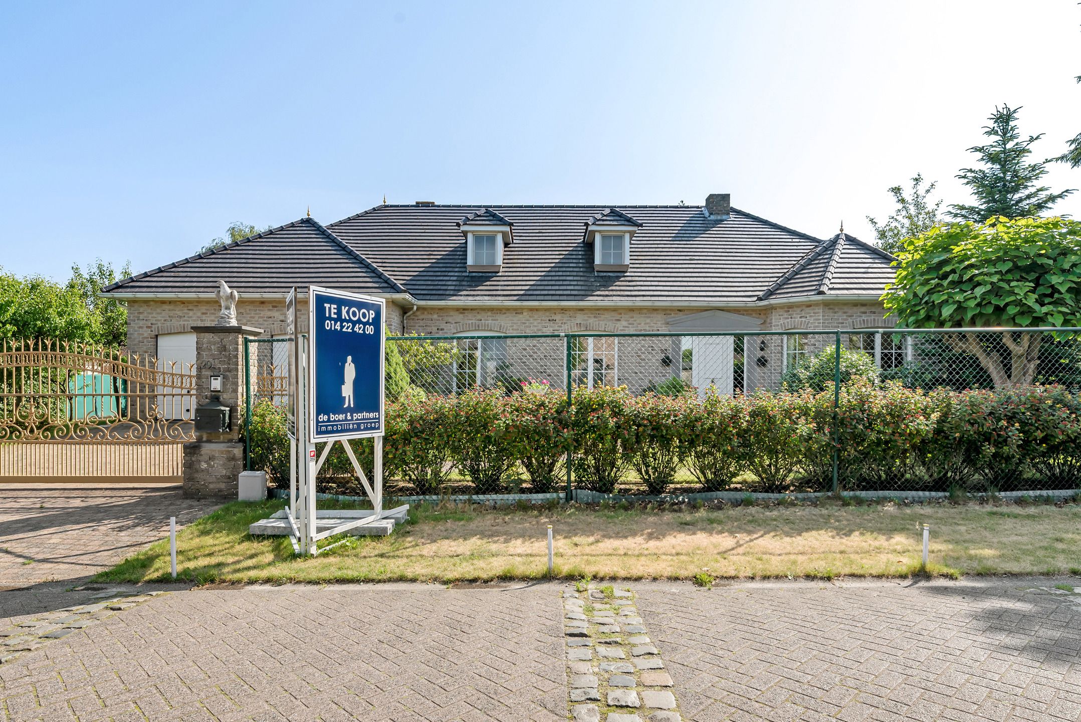 Hoofdfoto van de publicatie: Ruime villa met 3-4 slaapkamers , 2 badk. garage/werkplaats