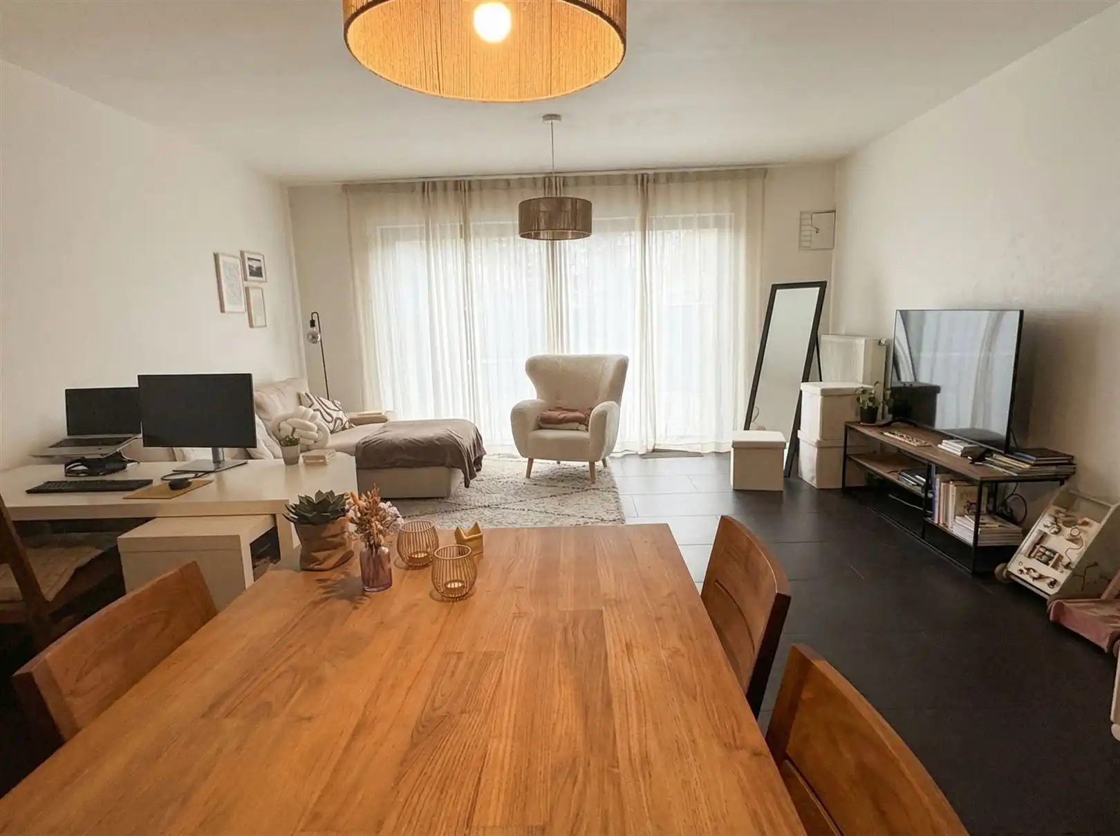 Gelijkvloers appartement met terras en 2 autostaanplaatsen foto 2