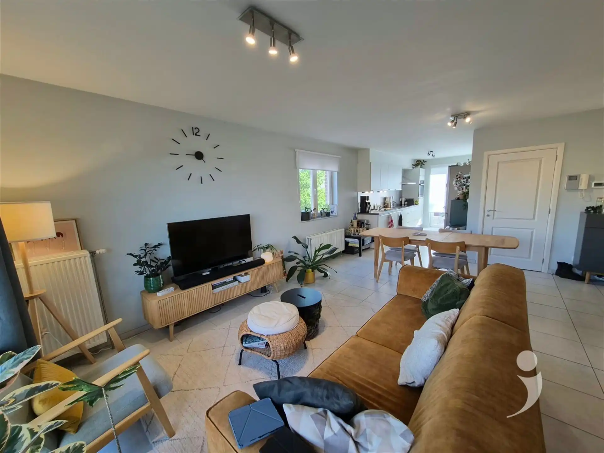 Ruime duplex foto 2