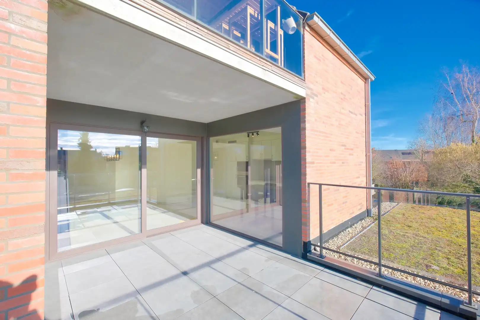 Recent app. met 2 slpks, prachtig terras en staanplaats! foto 10