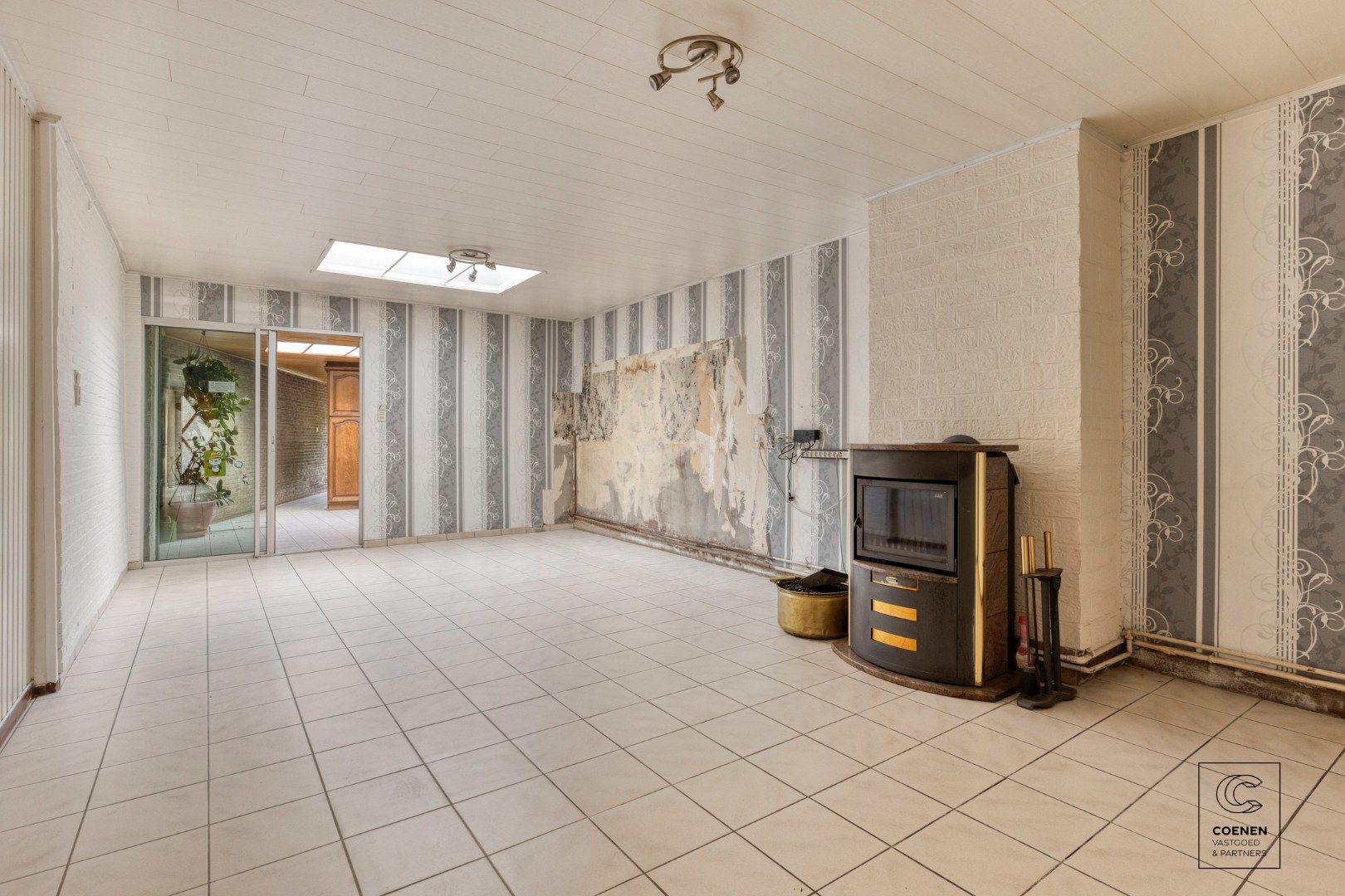 Te renoveren woning van 162 m² met 4 slaapkamers te Ekeren! foto 4