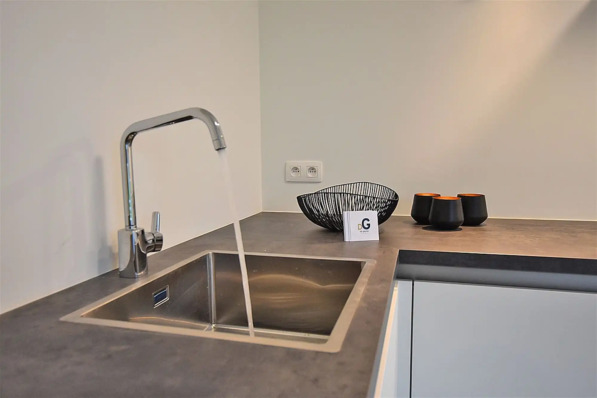 Instapklare WONING met 3 slaapkamers, tuin / terras & carport, gelegen in een rustige, kindvriendelijke buurt foto 10
