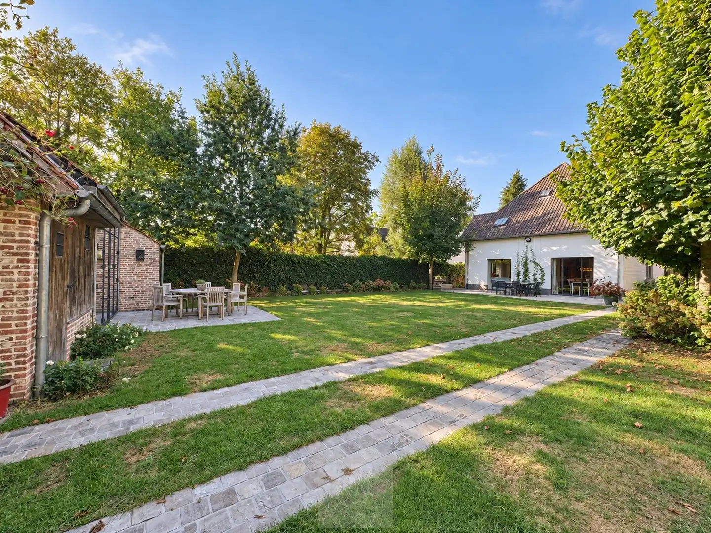 Hoogwaardig gerenoveerde villa op ruim perceel met uniek bijgebouw foto 15
