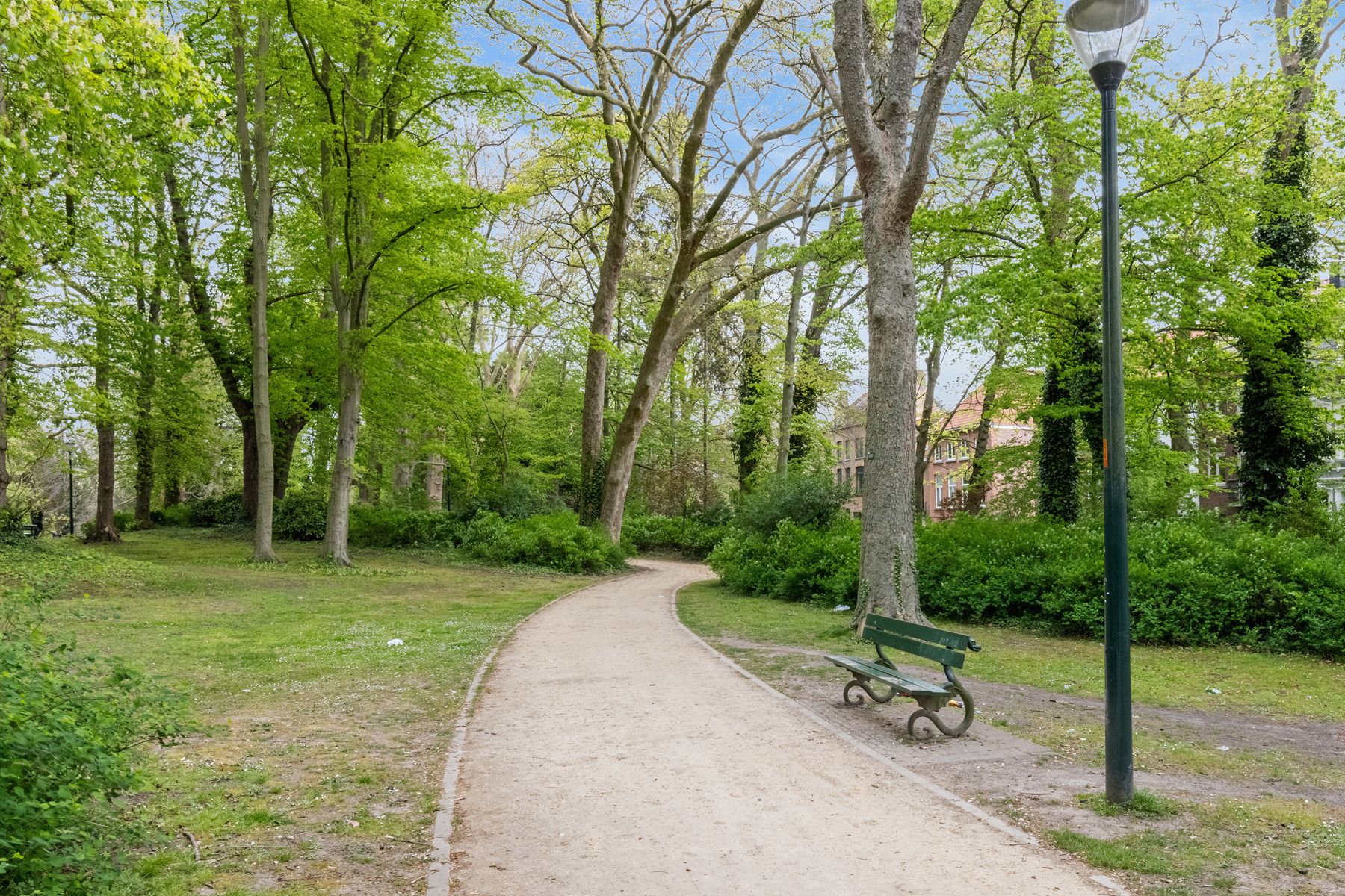 Charmante burgerwoning in hartje Brugge met tuin én zomerhuisje foto 21