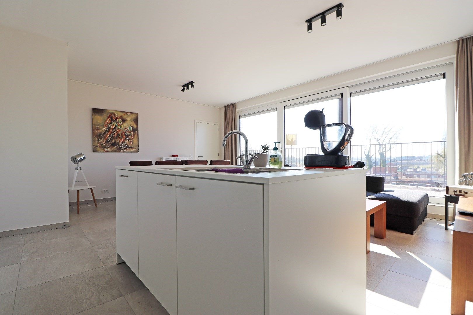 Verzorgd appartement met garage foto 2