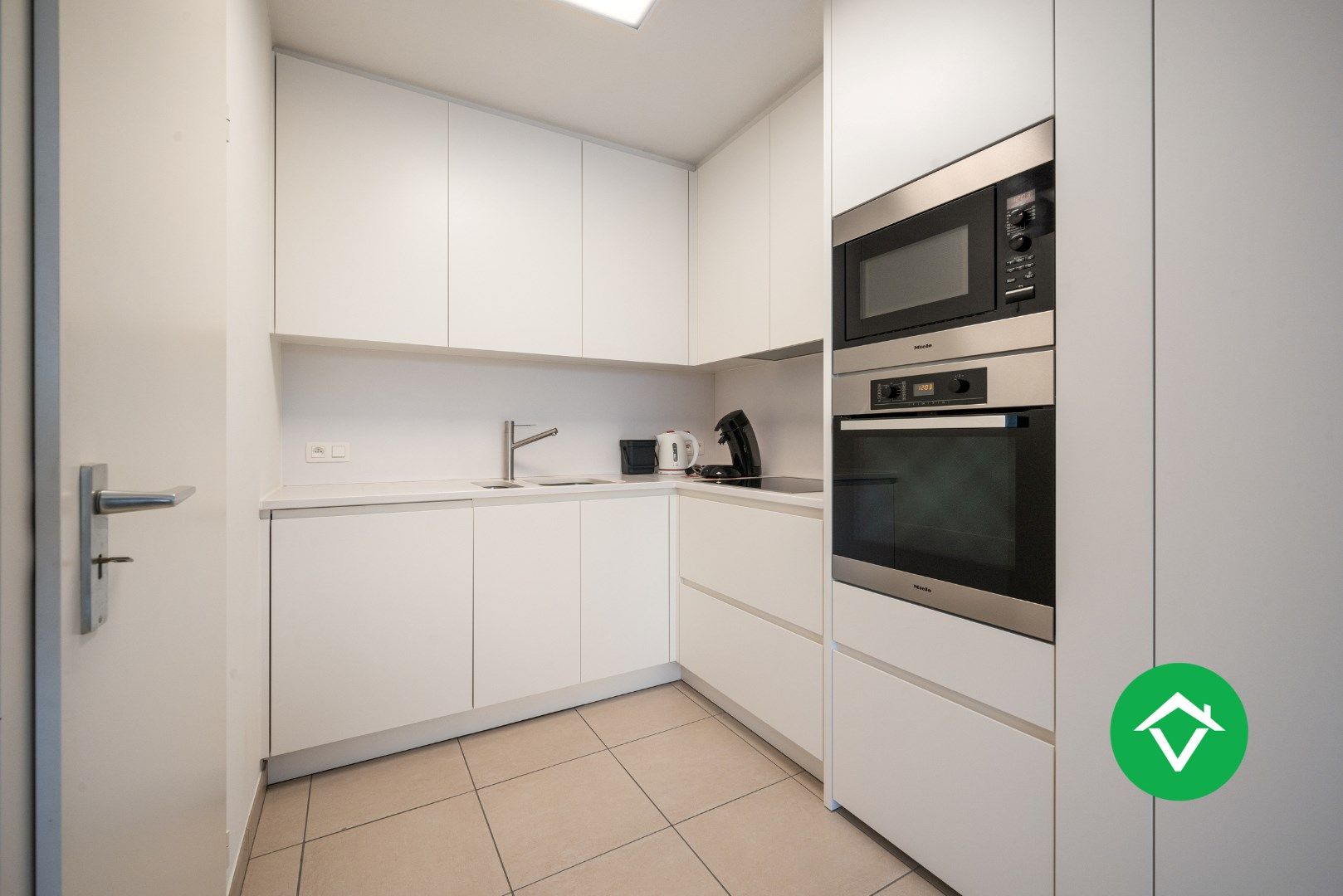 Instapklaar appartement met 2 slaapkamers en grote garage te Nieuwpoort foto 11
