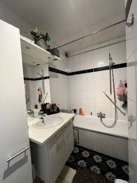 Centrum gelegen app. met 2 slpkms en garage foto 14