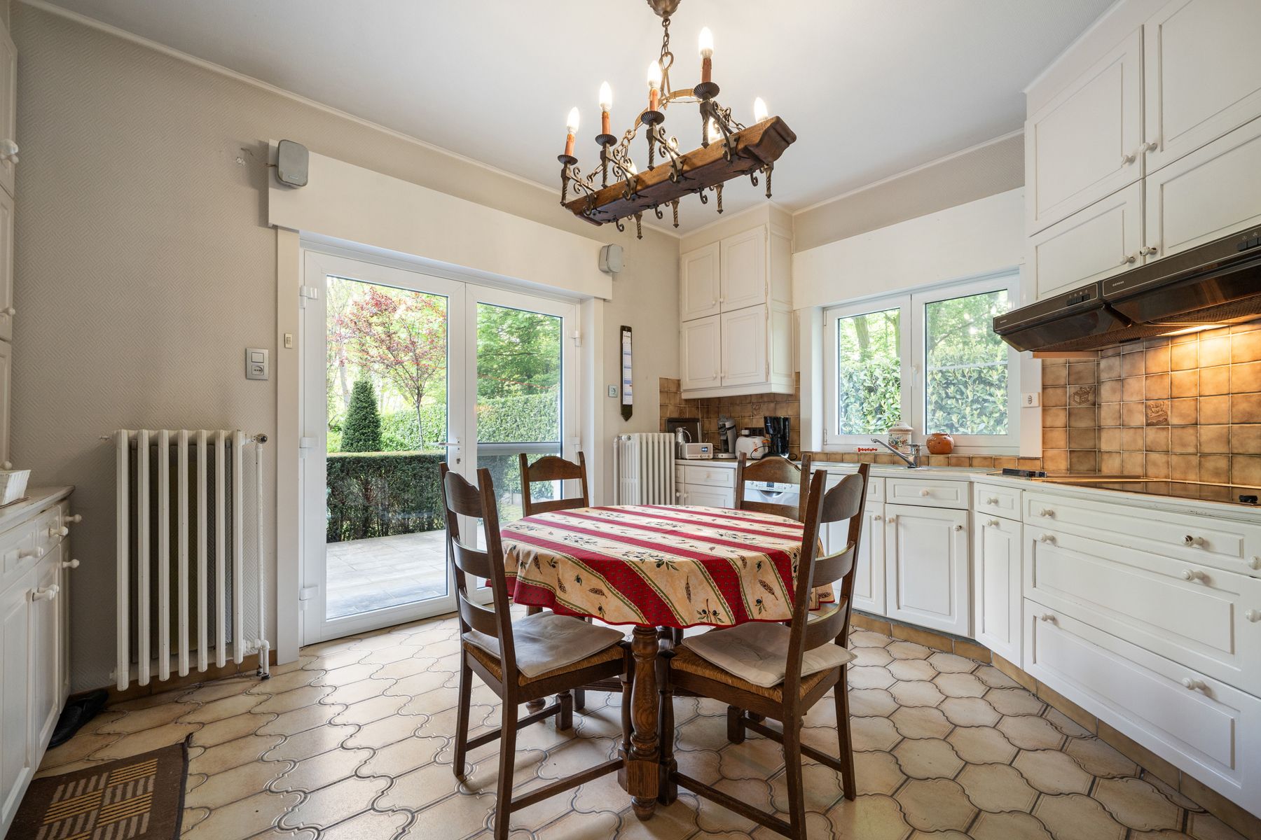 Berkenhof: villa met tuin op 1240 m² in centrum Oostkamp foto 12
