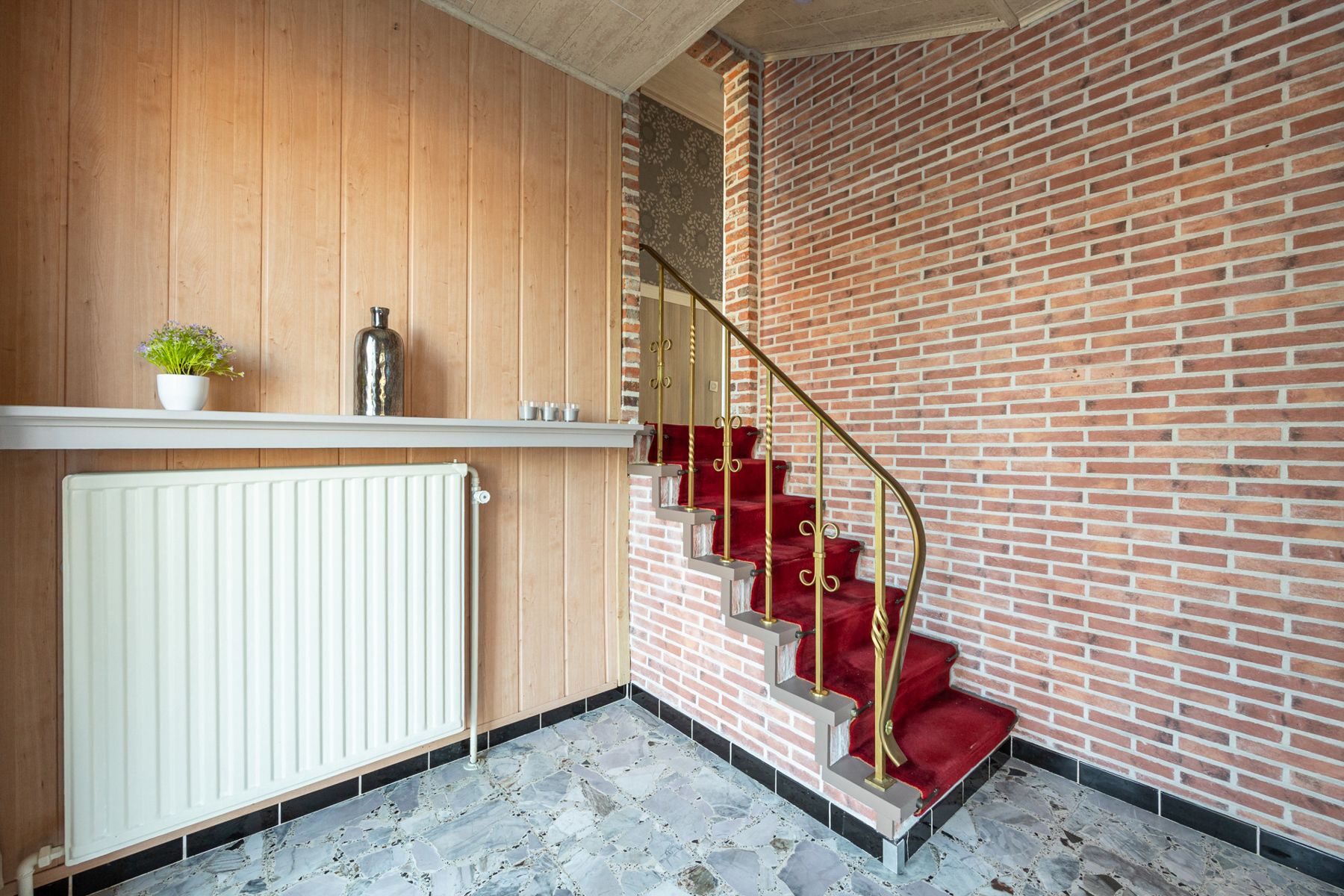 Rustig gelegen woning met 3 slaapkamers en garage. foto 6
