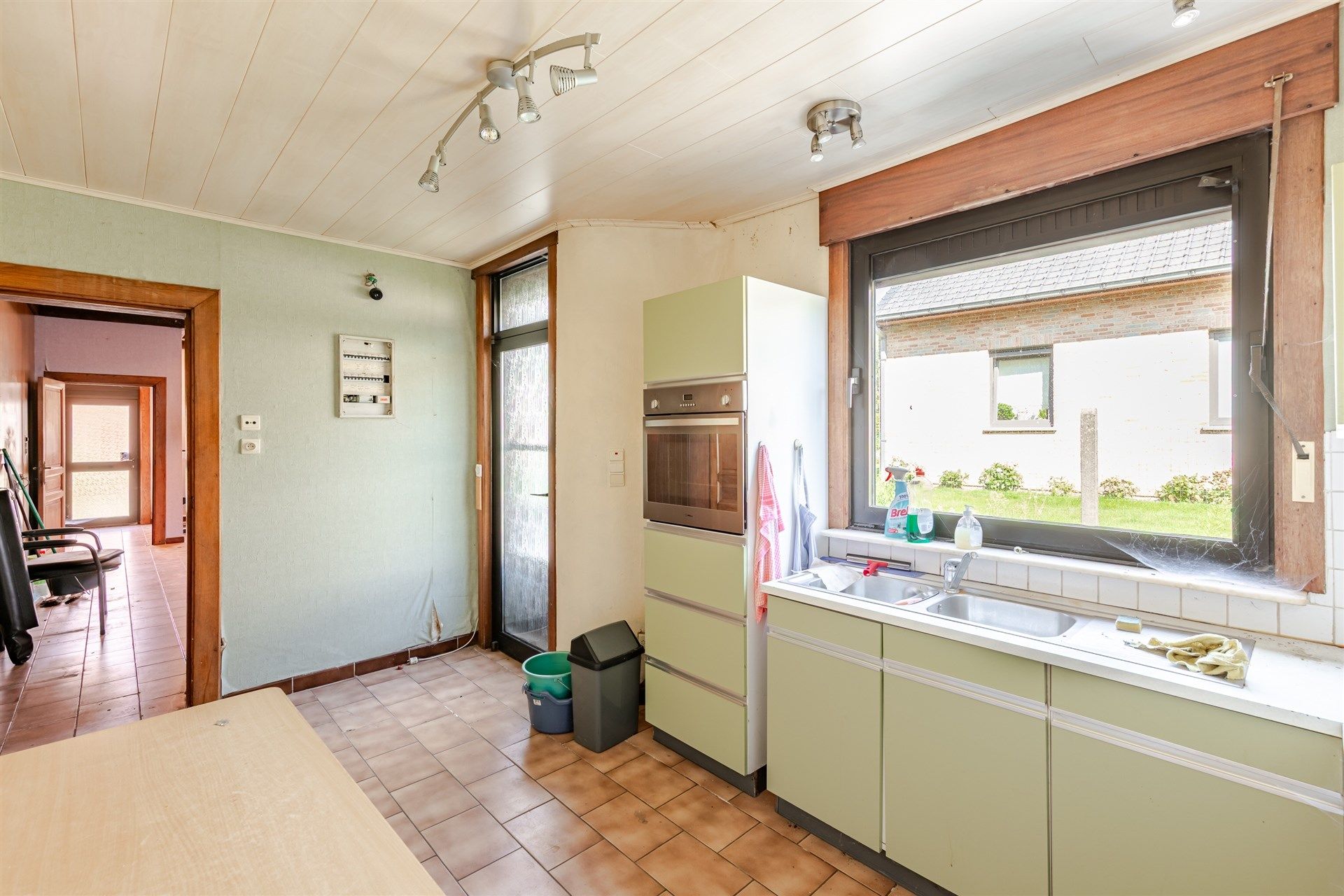 Te renoveren woning met tuin foto 6