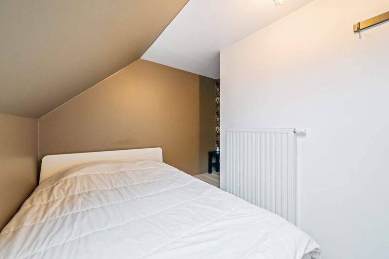 Roeselare - Stadsrand: Ruime, vernieuwde tussenwoning met 195m² woonoppervlakte & 4 slaapkamers foto 22