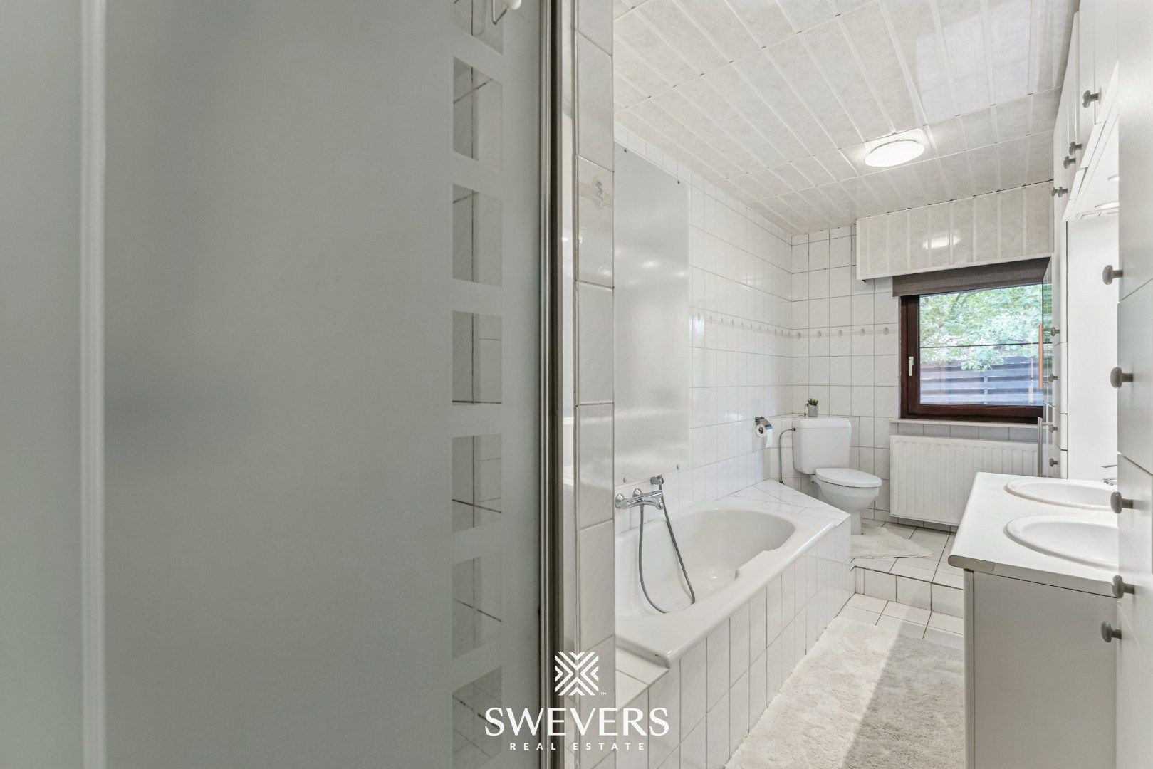 Instapklare gezinswoning met 5 slaapkamers en zonnige tuin te Genk foto 18