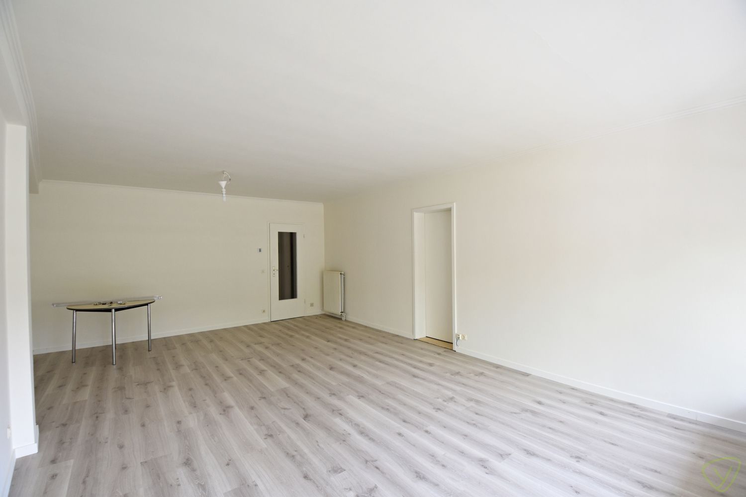 Gerenoveerd appartement te huur in het centrum van Eeklo! foto 5