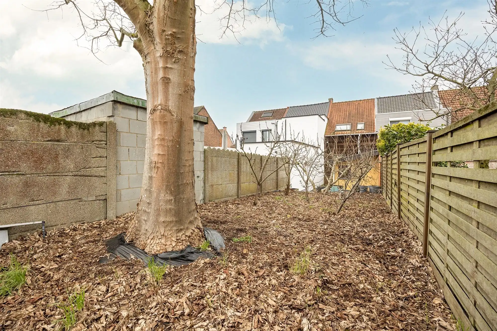 Charmant huis met twee slpks en leuke tuin foto 21