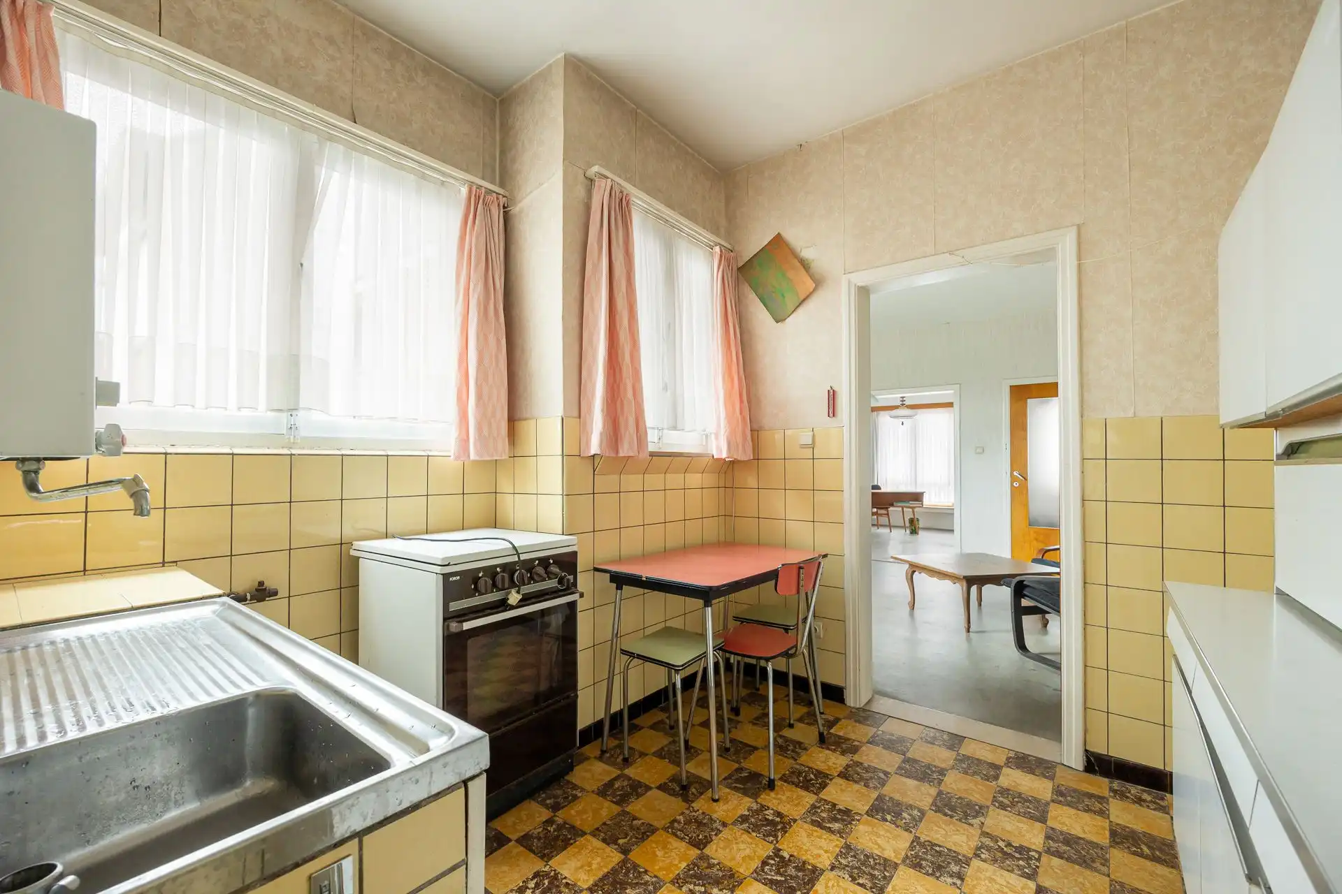 Te renoveren woning met potentieel in de Letterkundestraat! foto 24